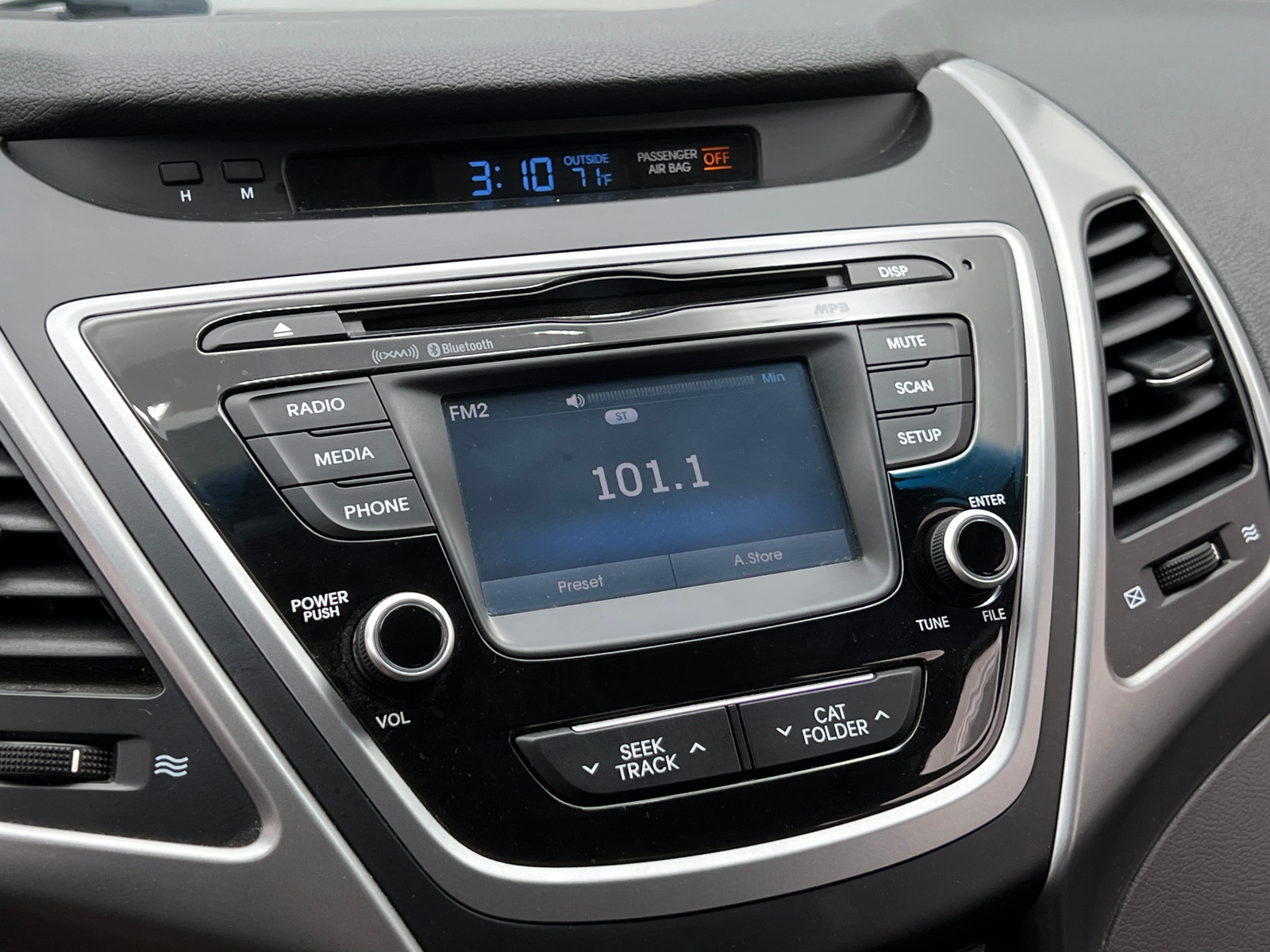 Thumbnail: 2015 Hyundai Elantra - 4