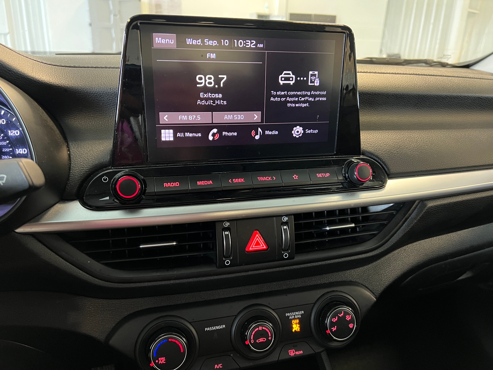 Thumbnail: 2023 Kia Forte - 4