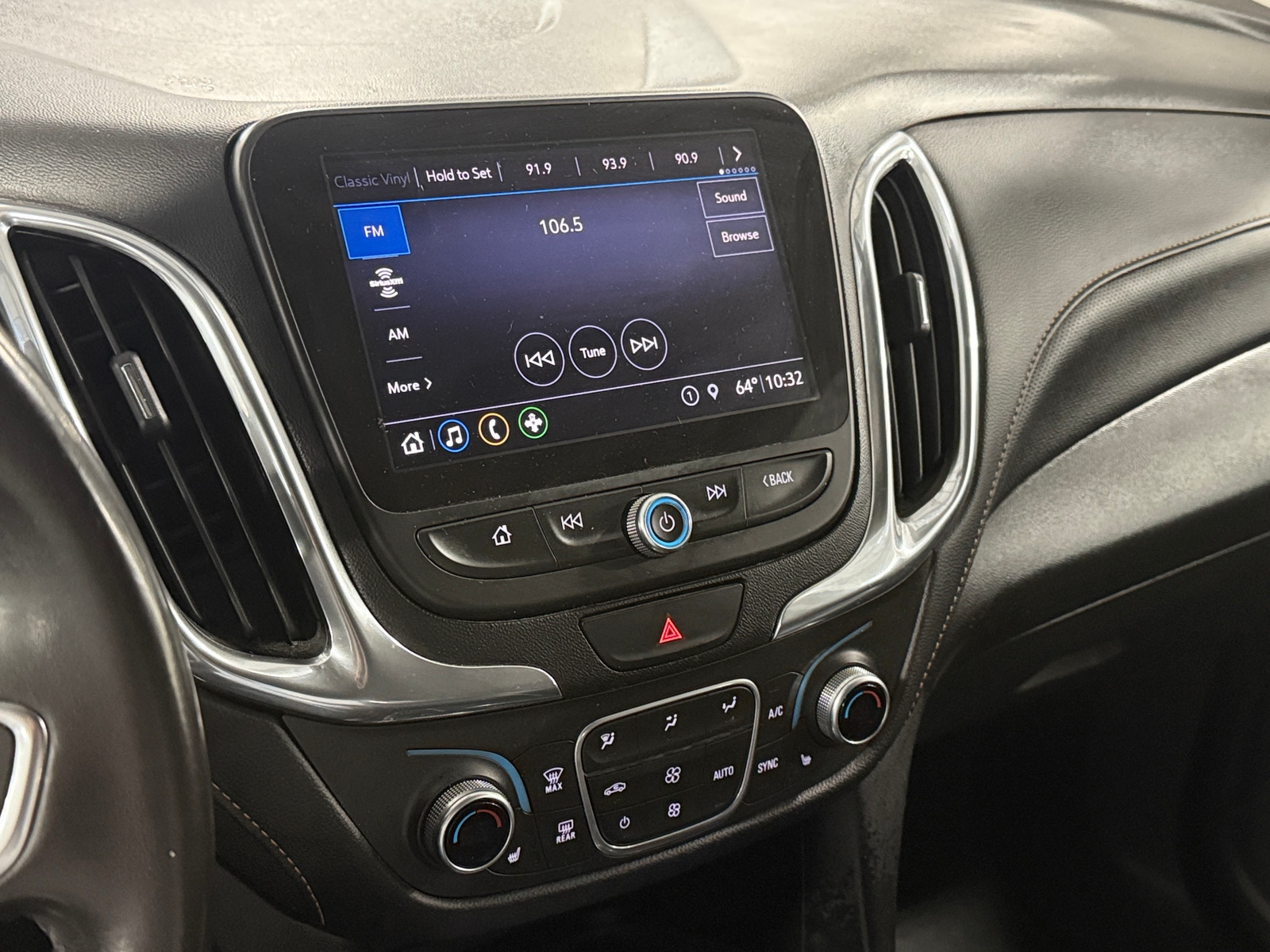 Thumbnail: 2019 Chevrolet Equinox - 3