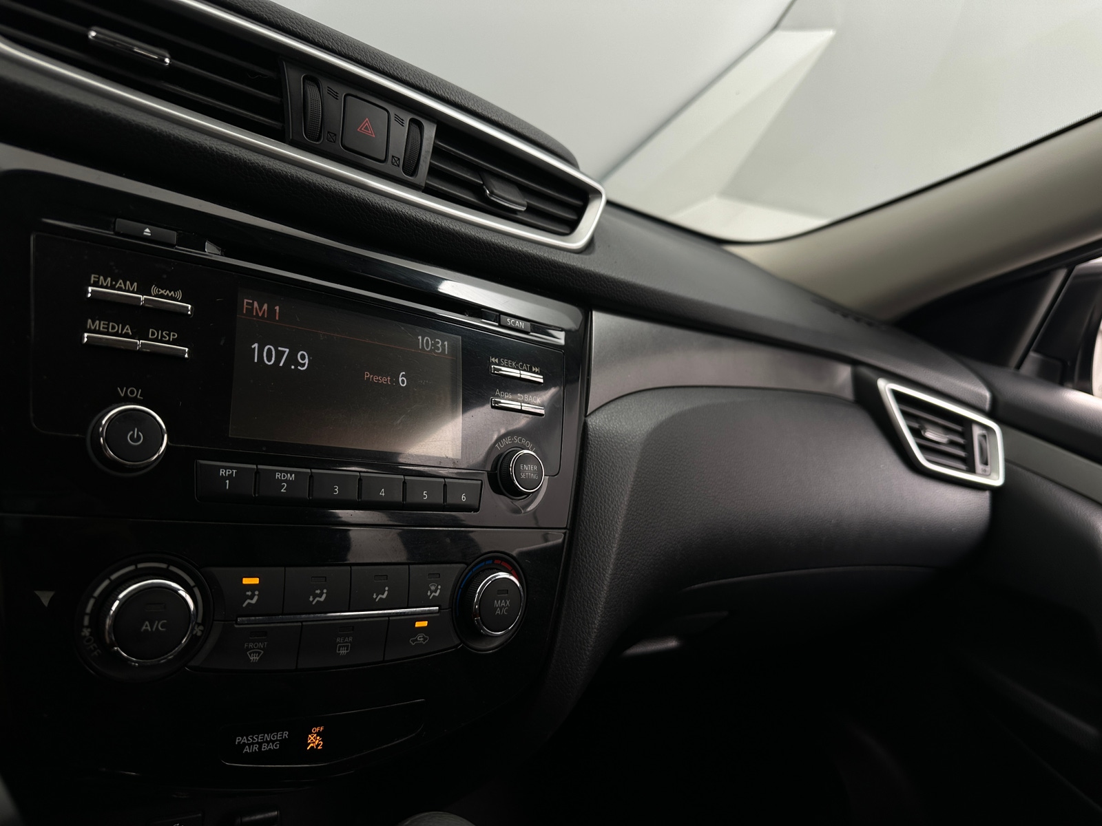 Thumbnail: 2016 Nissan Rogue - 4