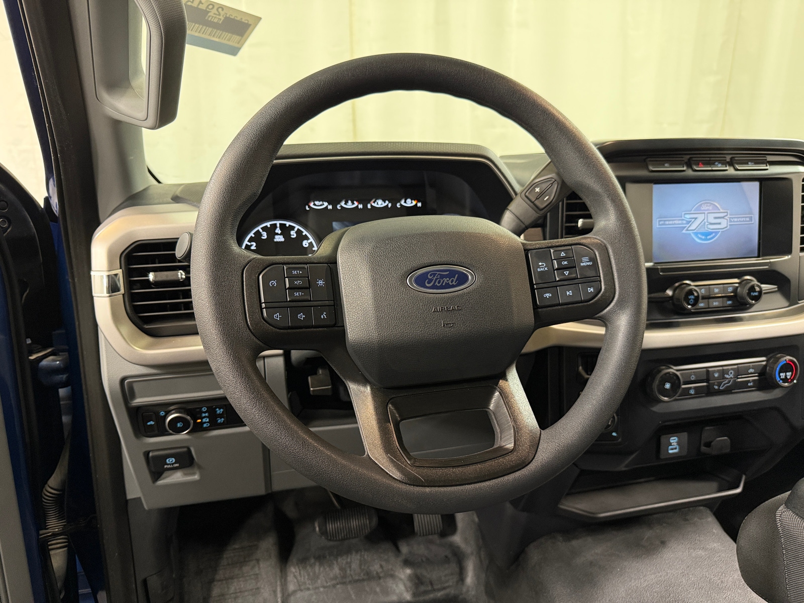 Thumbnail: 2023 Ford Econoline - 5