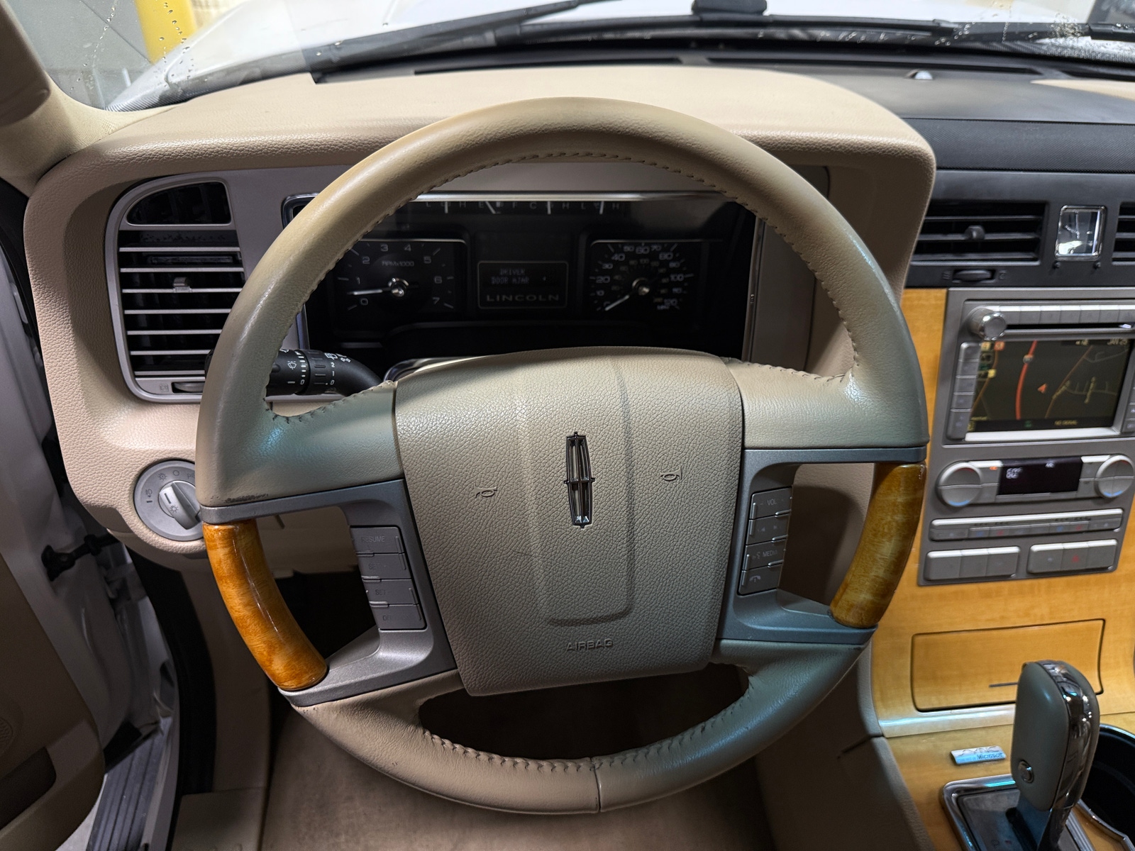 Thumbnail: 2010 Lincoln Navigator - 4