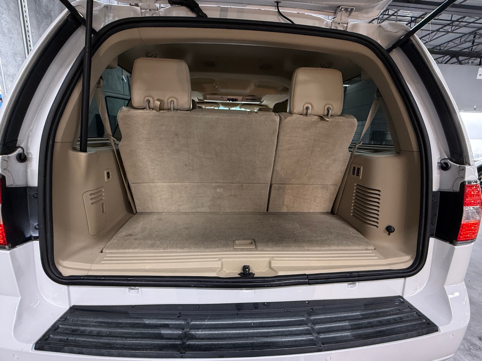 Thumbnail: 2010 Lincoln Navigator - 6