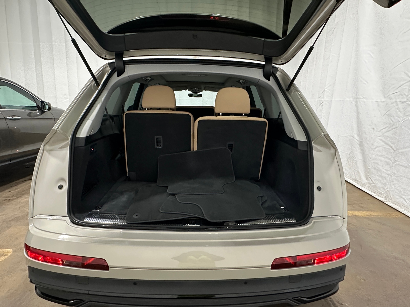 Thumbnail: 2022 Audi Q7 - 6