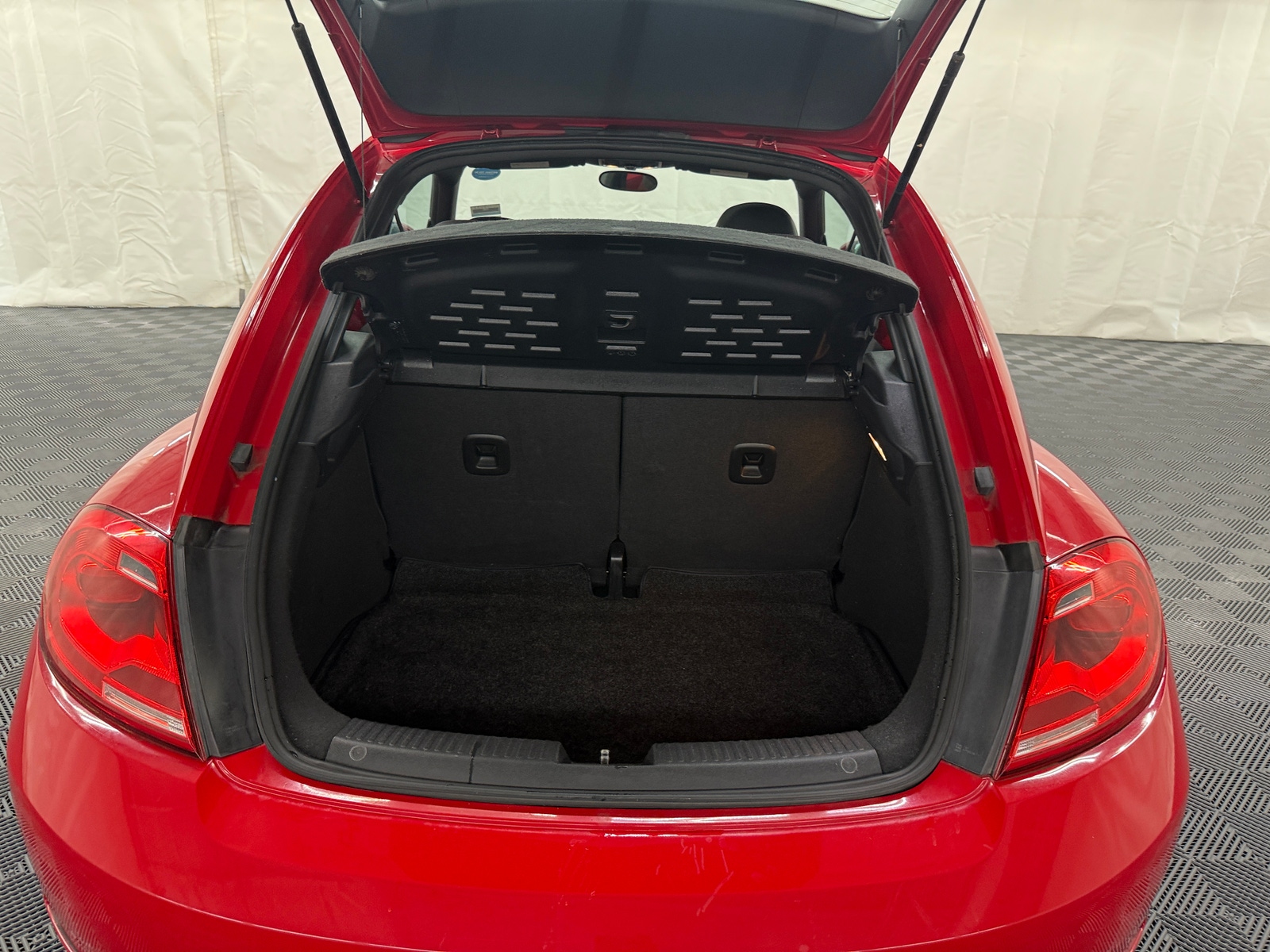 Thumbnail: 2014 Volkswagen Beetle - 6