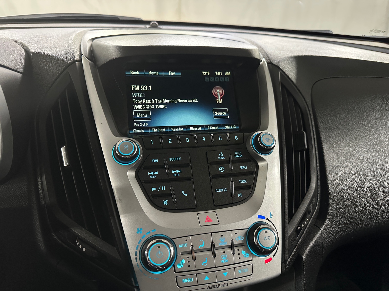 Thumbnail: 2017 Chevrolet Equinox - 4