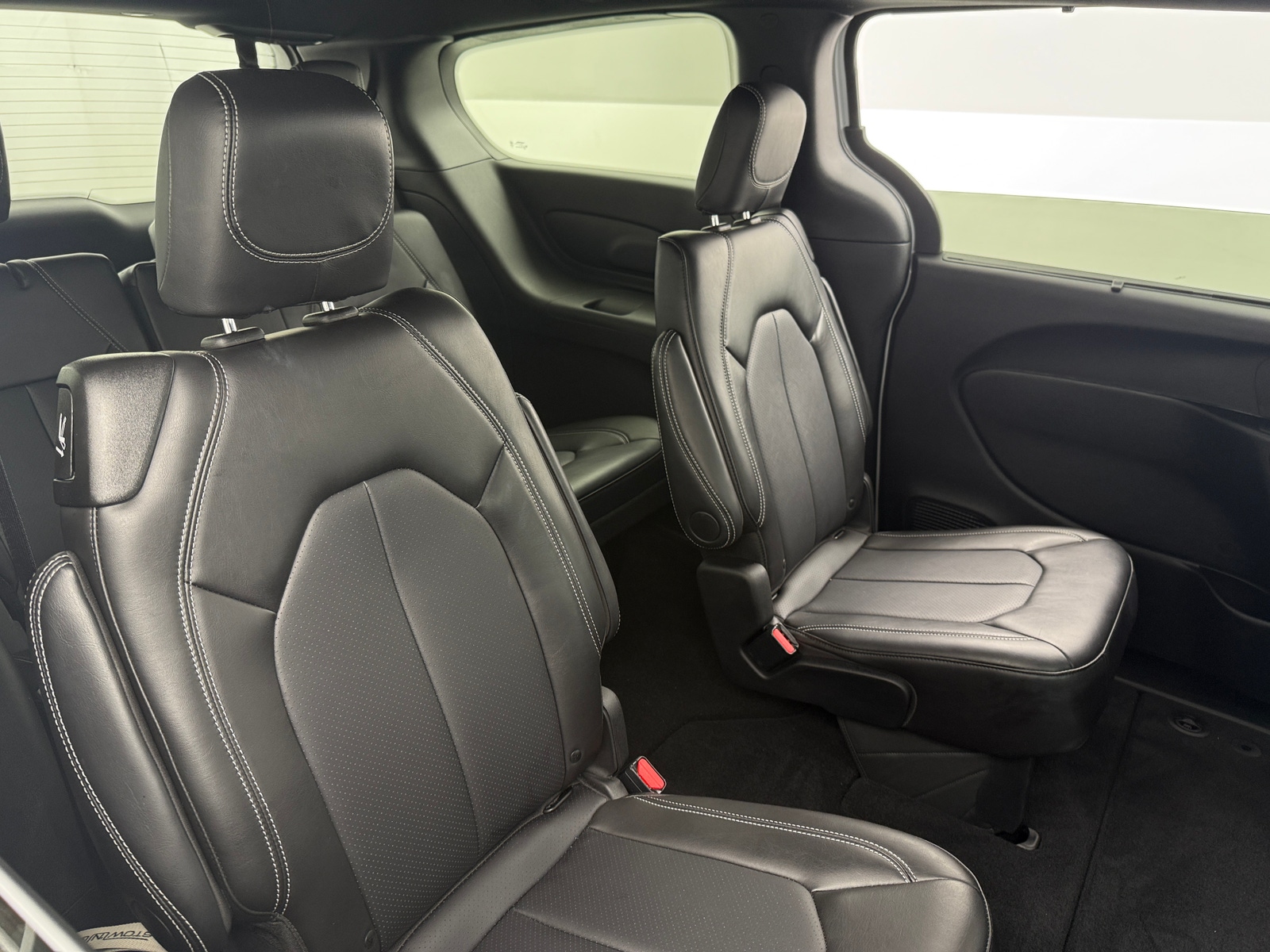 Thumbnail: 2025 Chrysler Voyager - 5