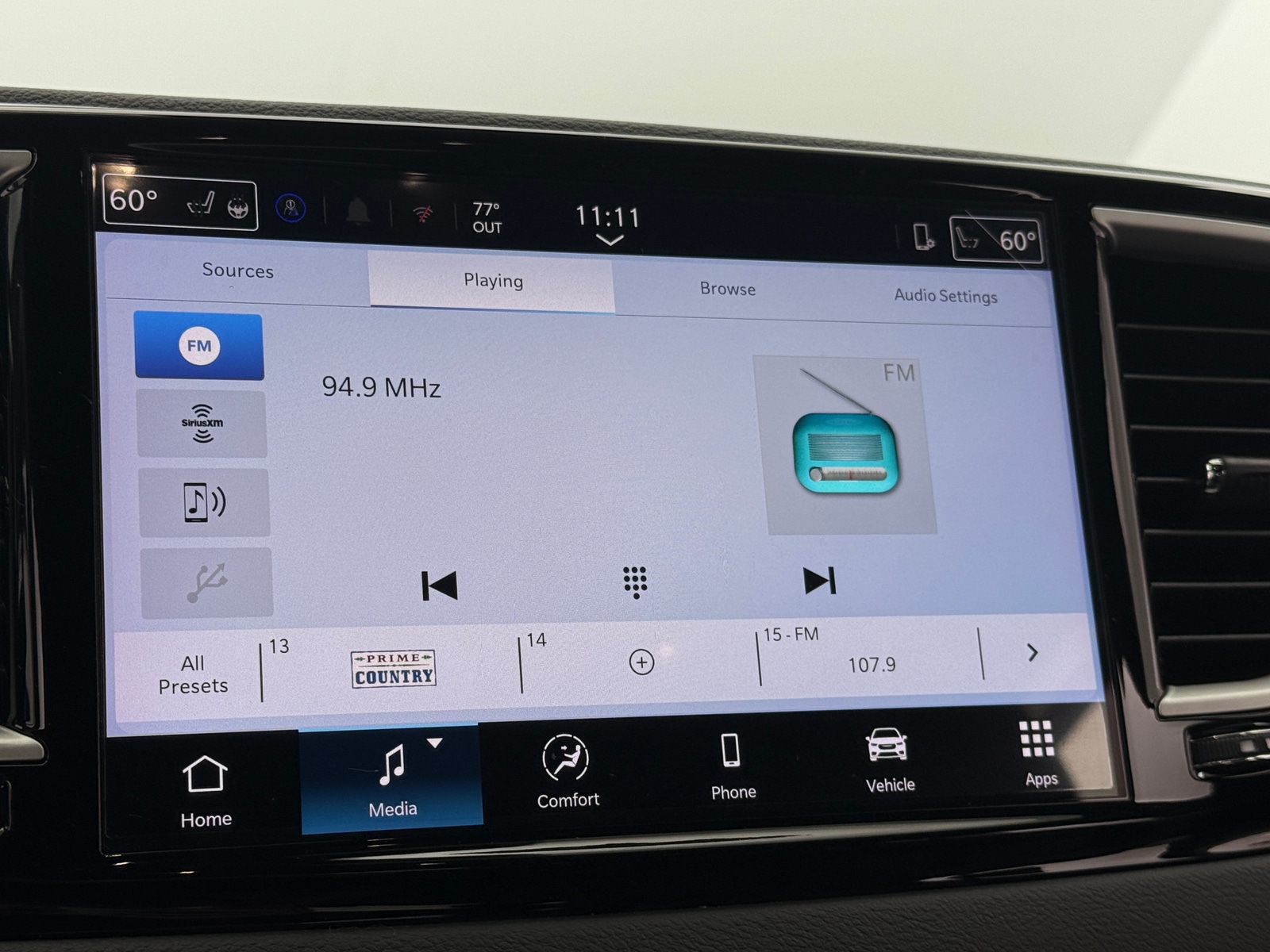 Thumbnail: 2025 Chrysler Voyager - 3