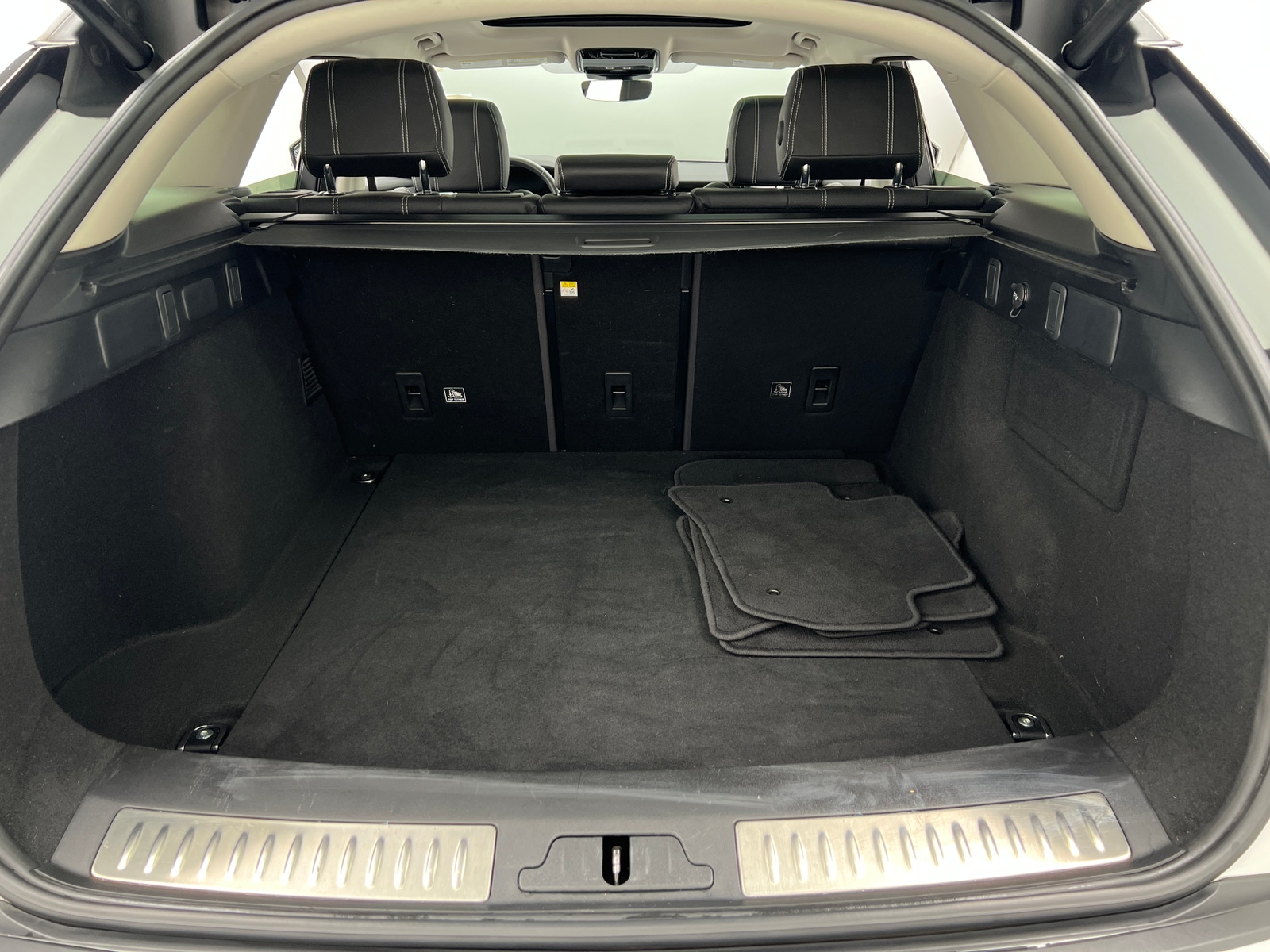 Thumbnail: 2019 Land Rover Range Rover Velar - 6