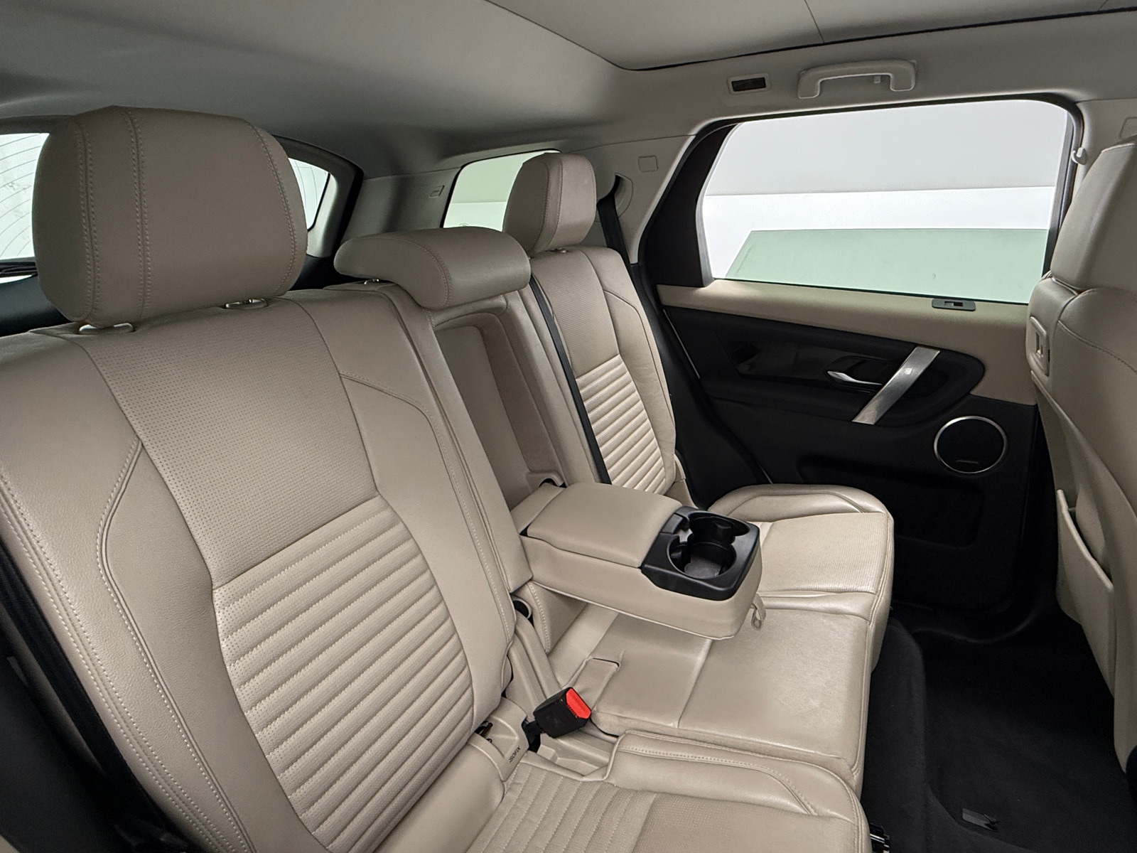 Thumbnail: 2020 Land Rover Discovery Sport - 5