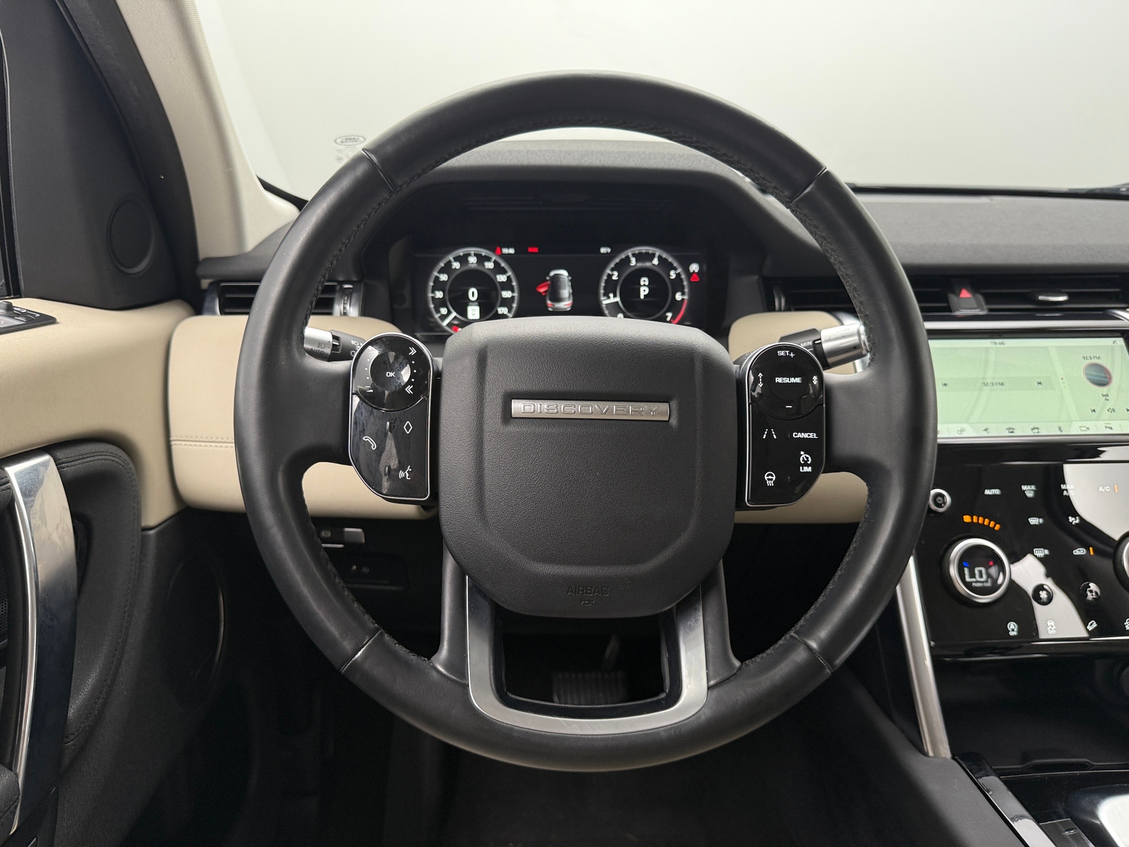 Thumbnail: 2020 Land Rover Discovery Sport - 4
