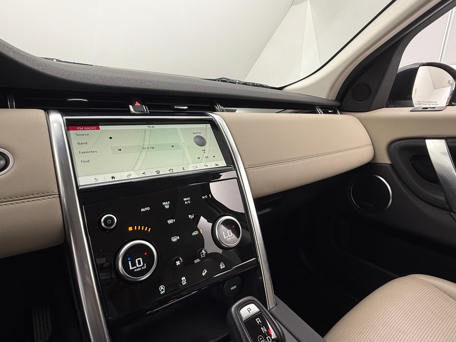 Thumbnail: 2020 Land Rover Discovery Sport - 3