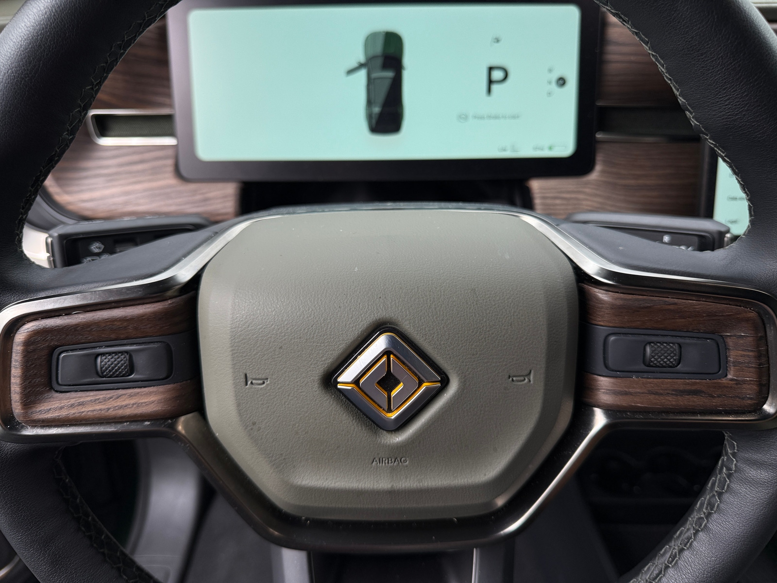 Thumbnail: 2023 Rivian R1S - 4