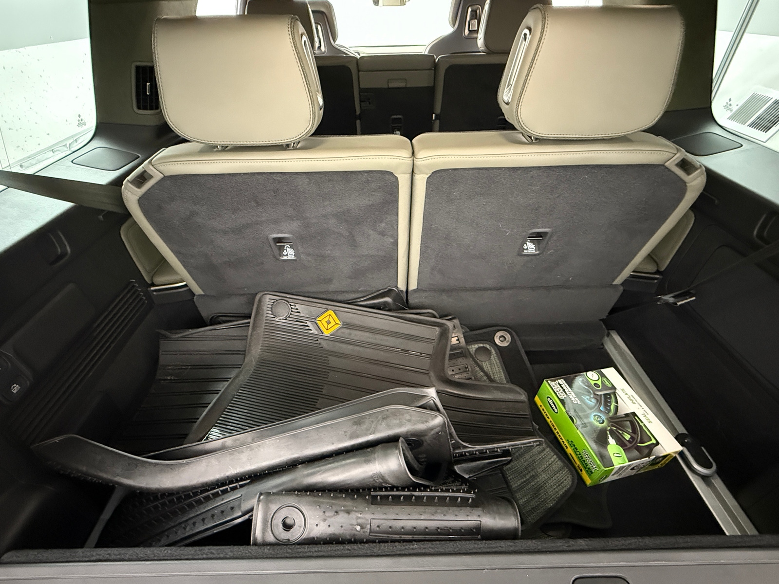 Thumbnail: 2023 Rivian R1S - 6