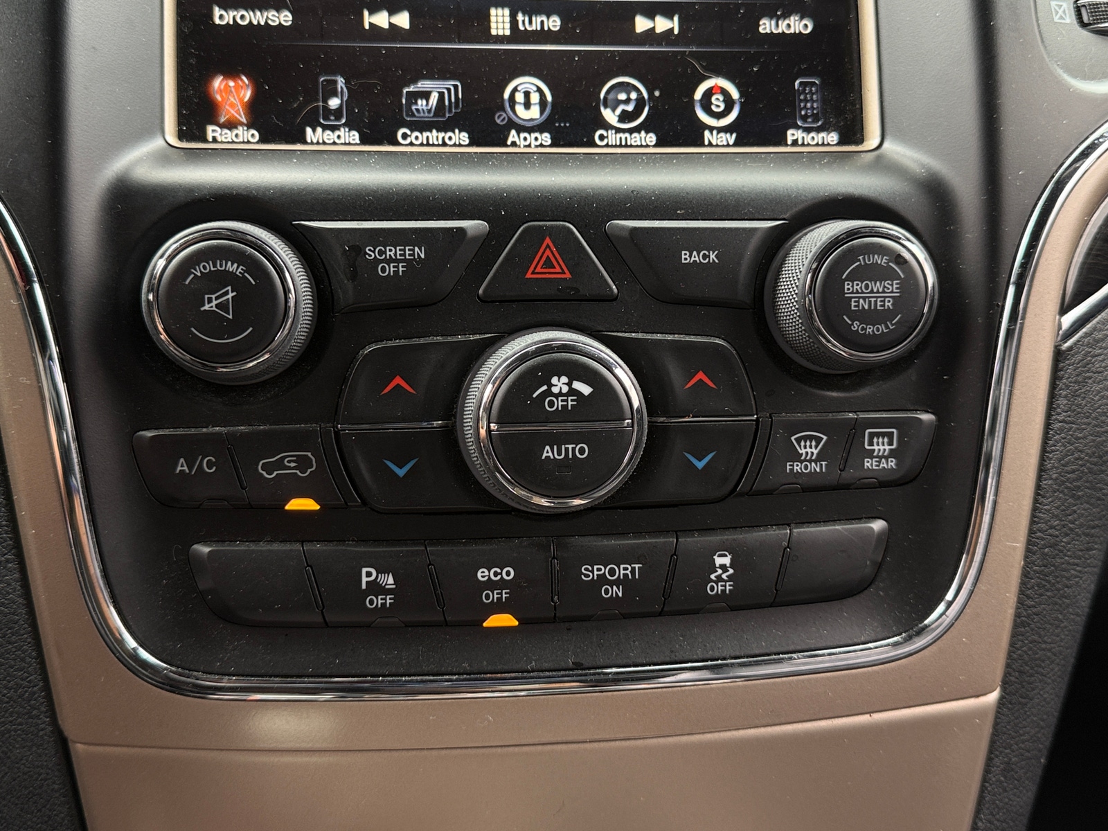 Thumbnail: 2017 Jeep Grand Cherokee - 3