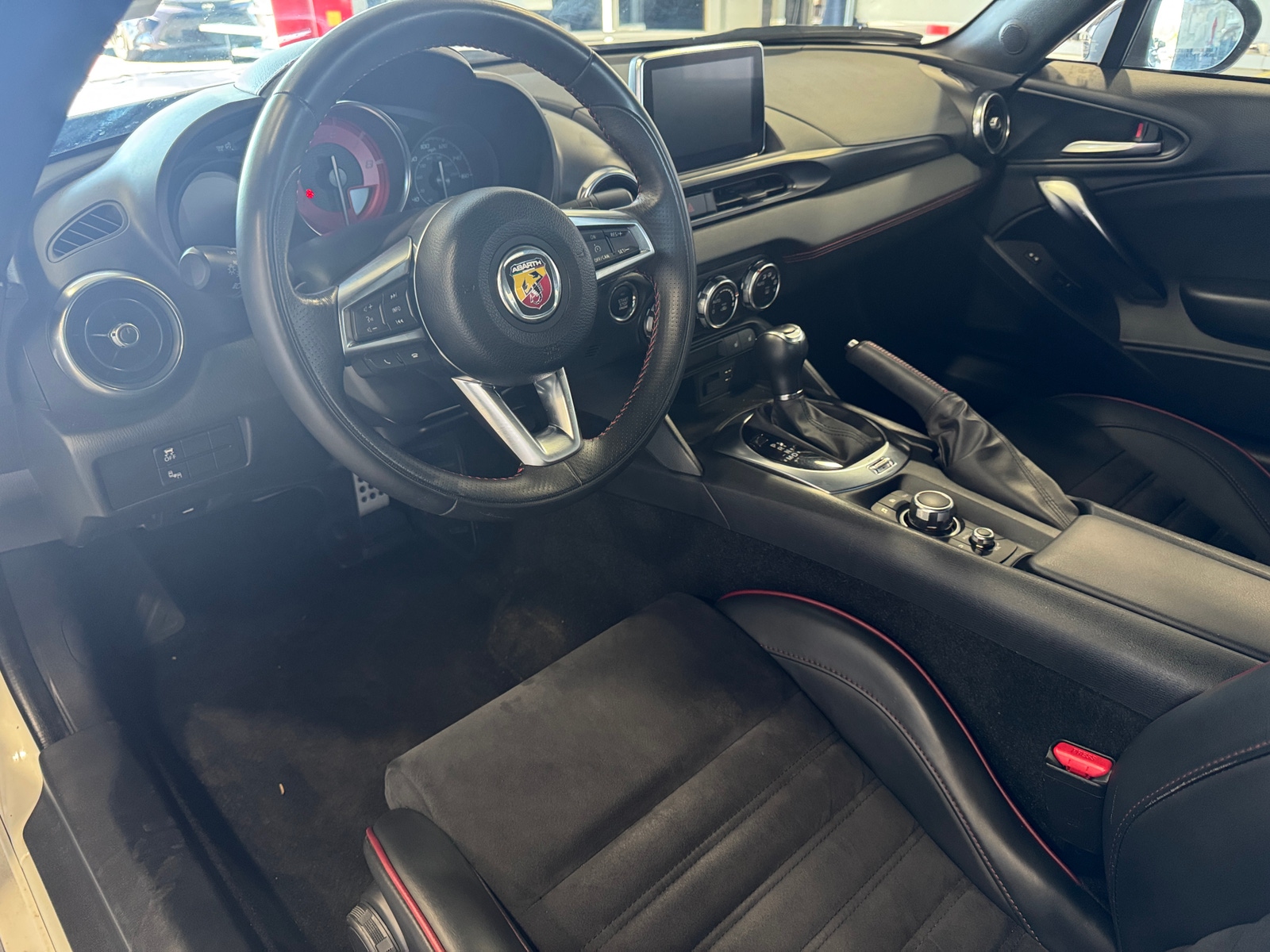 Thumbnail: 2020 Fiat 124 Spider - 2
