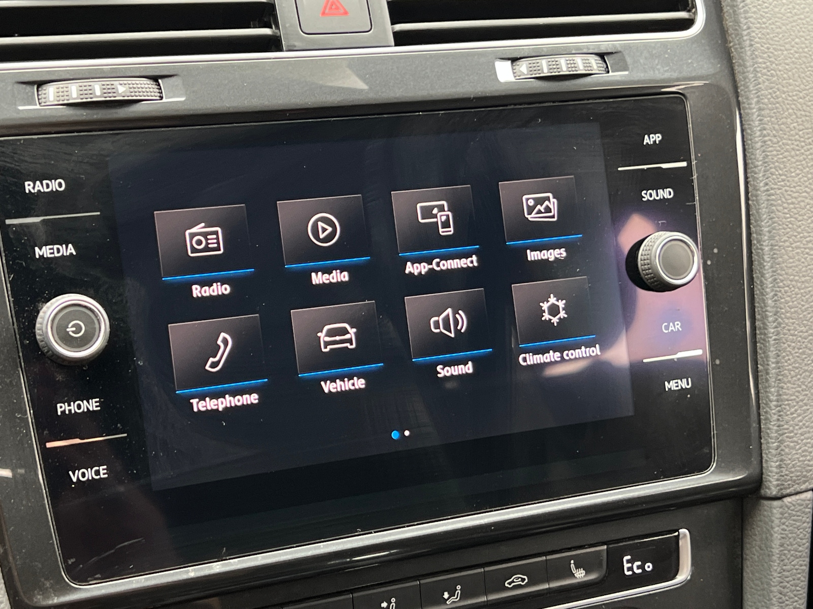 Thumbnail: 2019 Volkswagen e-Golf - 4