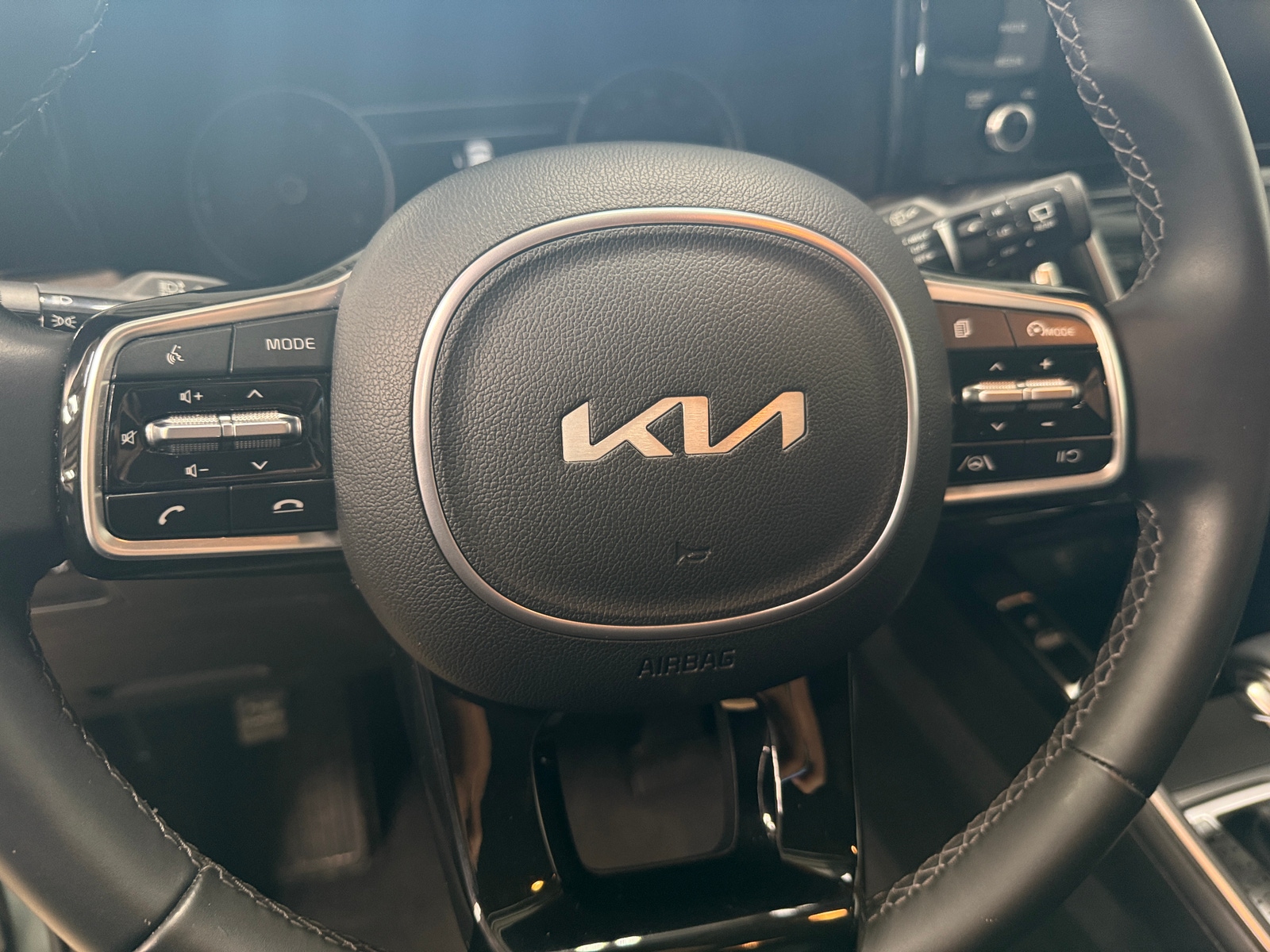 Thumbnail: 2023 Kia Sorento - 4