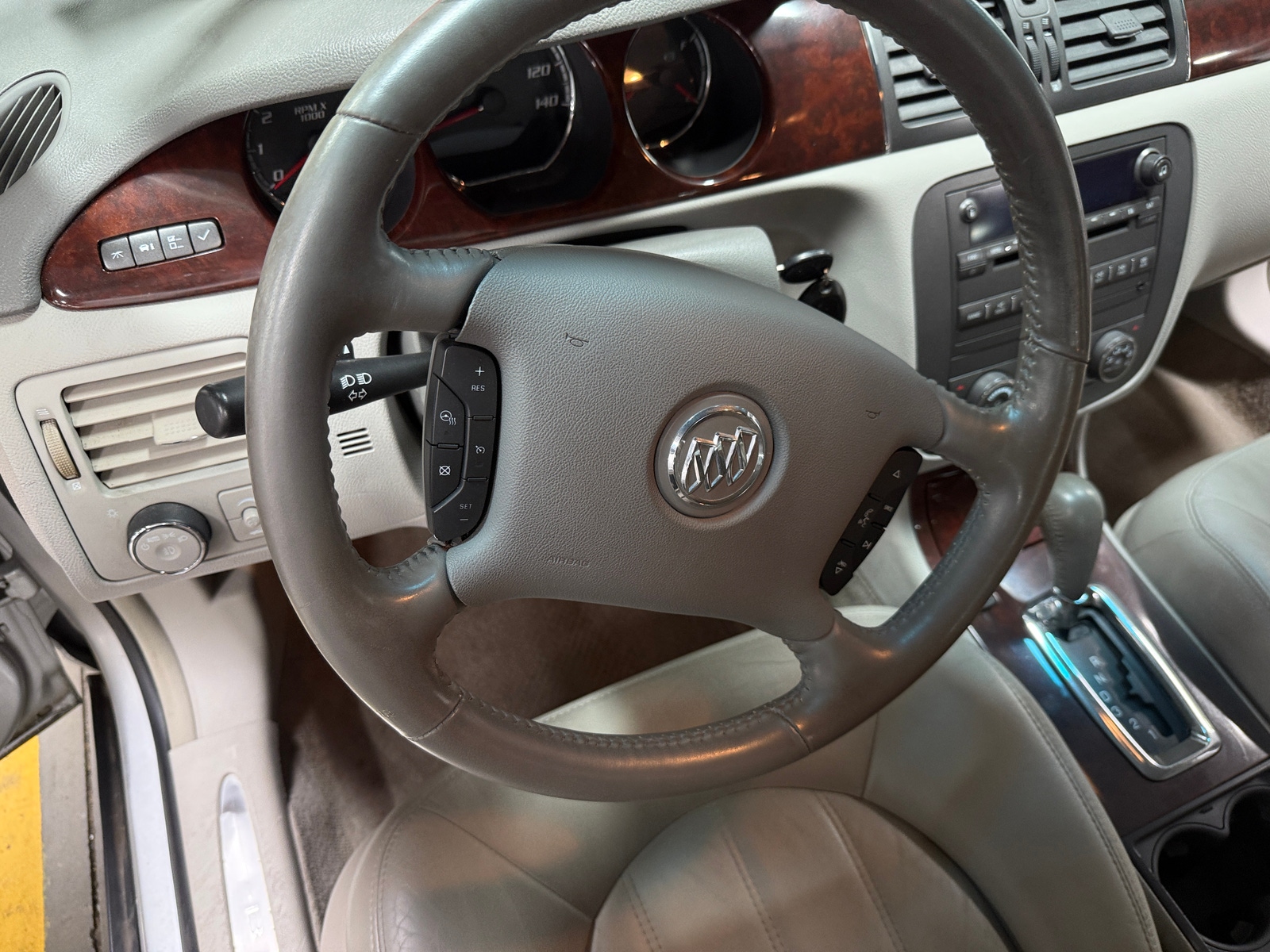 Thumbnail: 2010 Buick Lucerne - 4