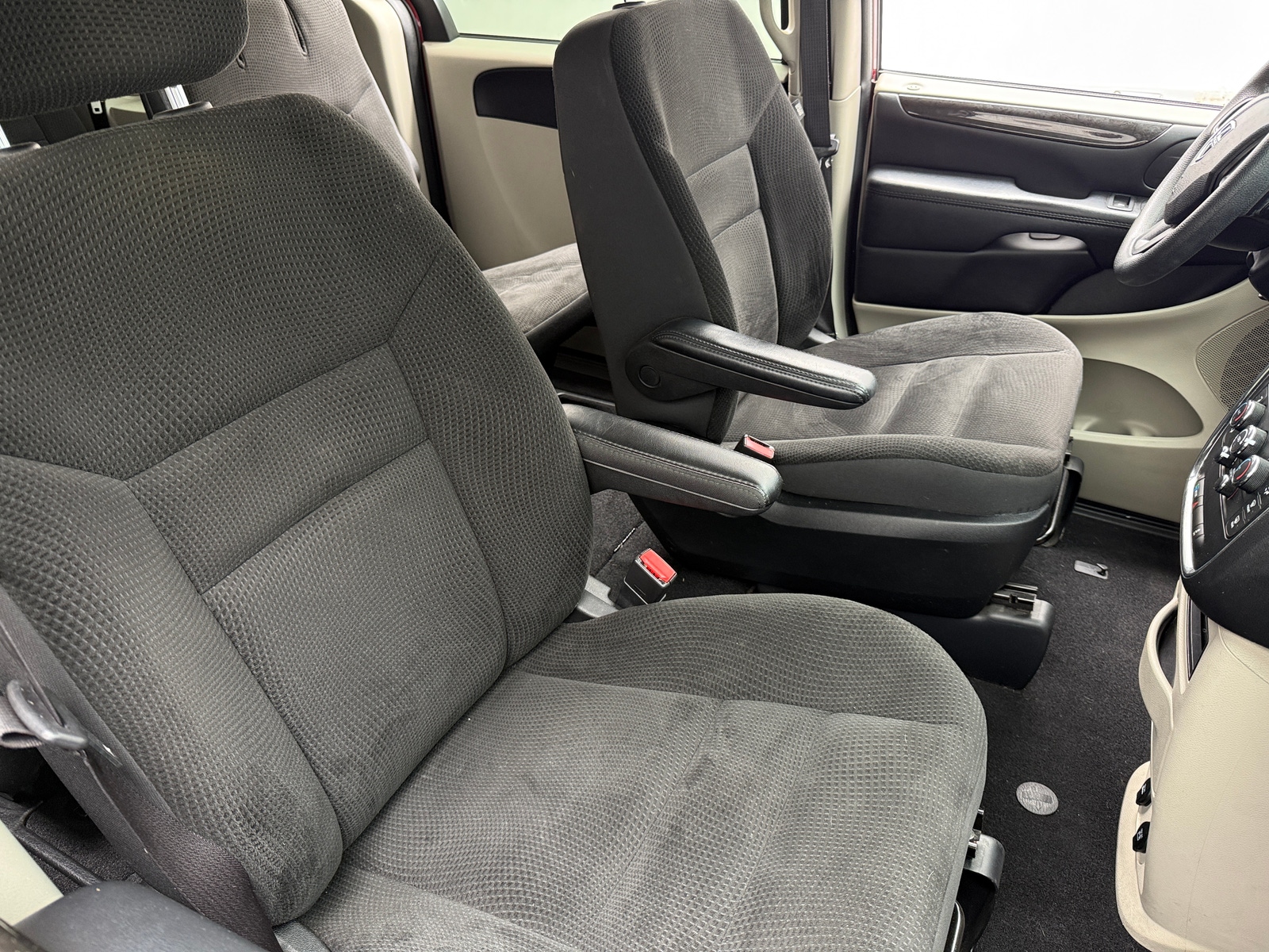 Thumbnail: 2019 Dodge Grand Caravan - 2