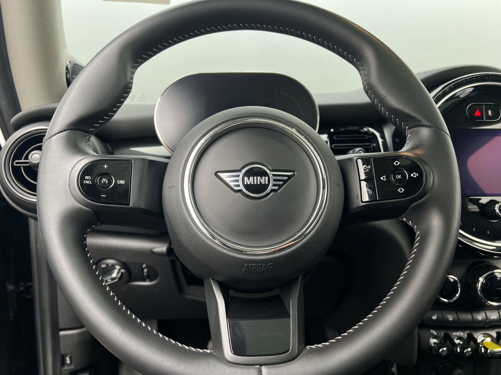 Thumbnail: 2023 MINI Cooper Hardtop - 4