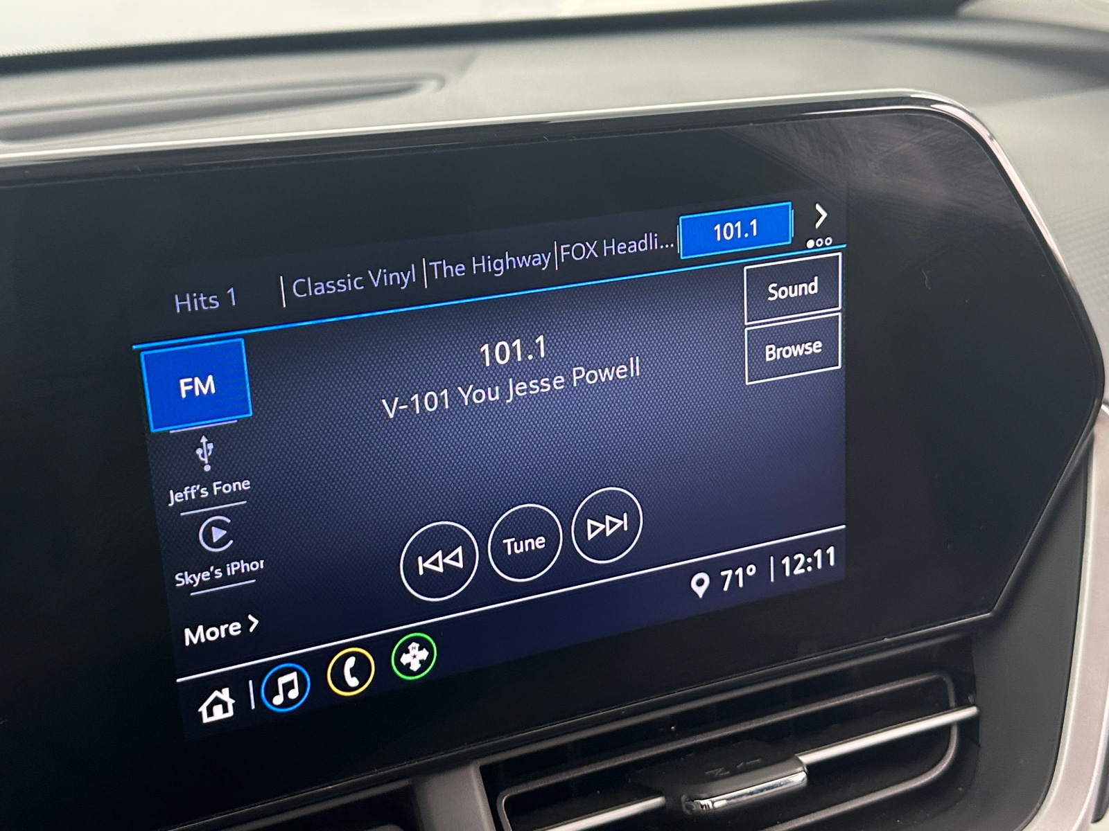 Thumbnail: 2025 Chevrolet Trax - 4