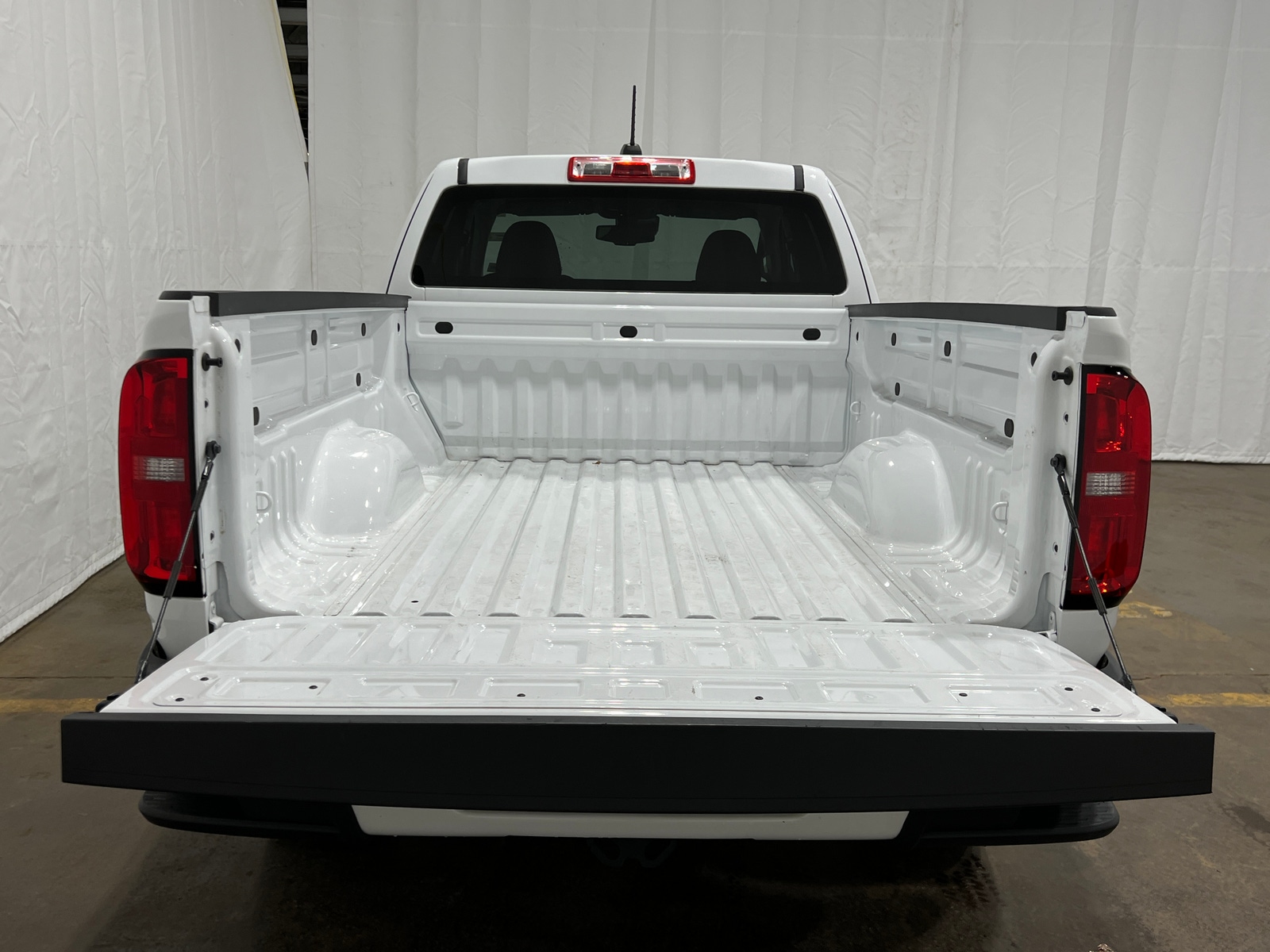 Thumbnail: 2022 Chevrolet Colorado - 6