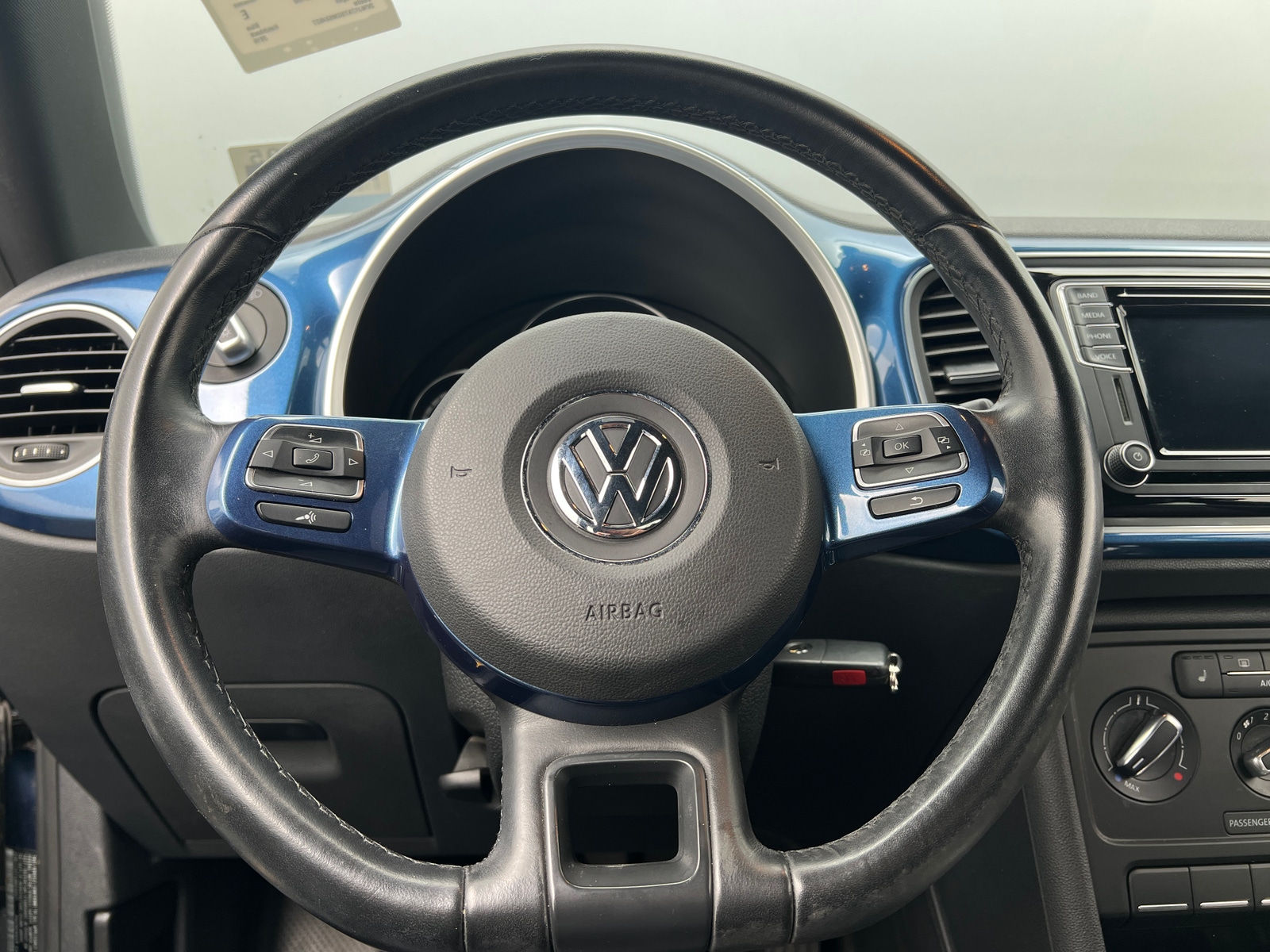 Thumbnail: 2016 Volkswagen Beetle - 5