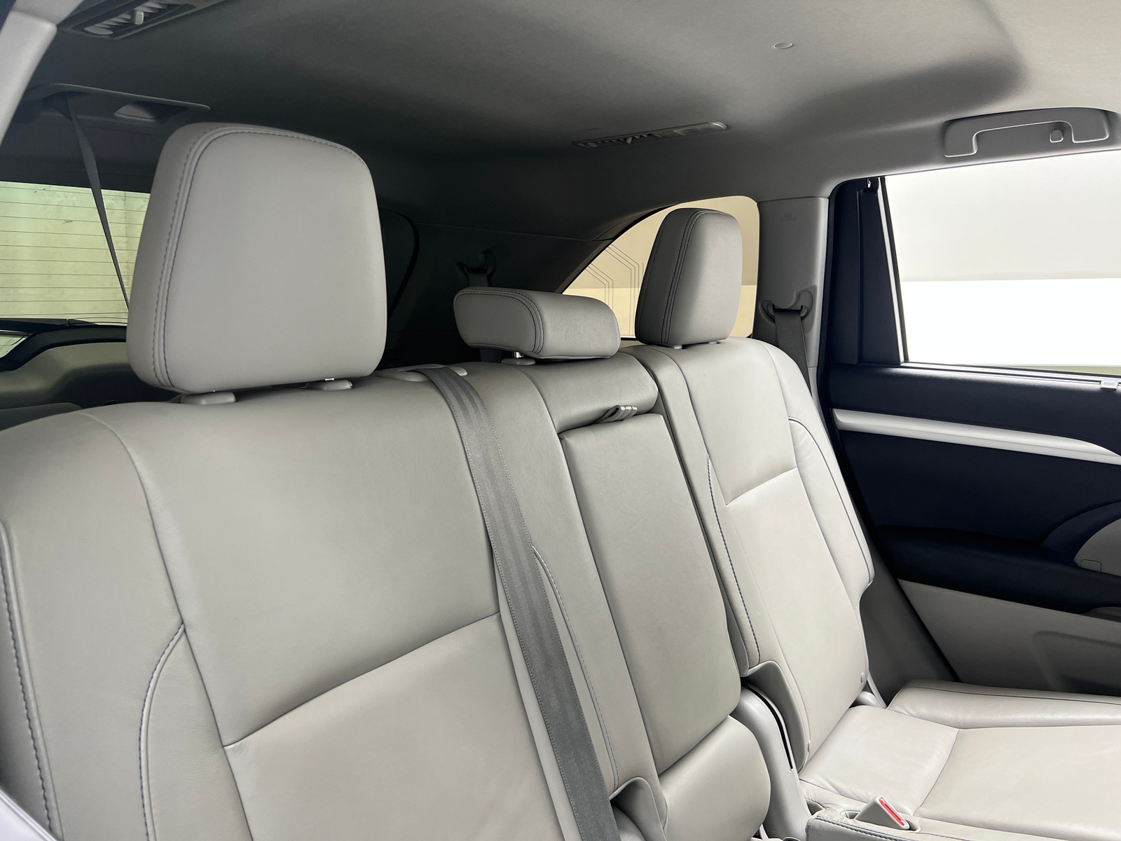 Thumbnail: 2016 Toyota Highlander - 5