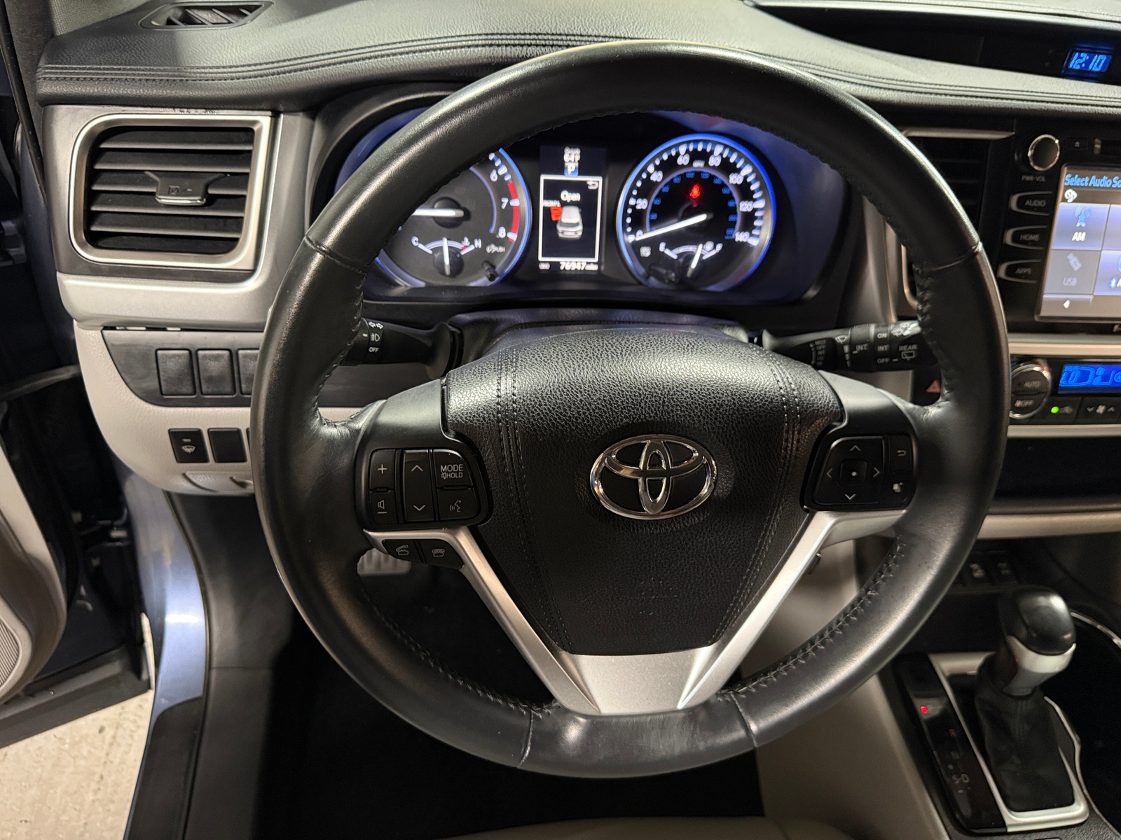 Thumbnail: 2016 Toyota Highlander - 4