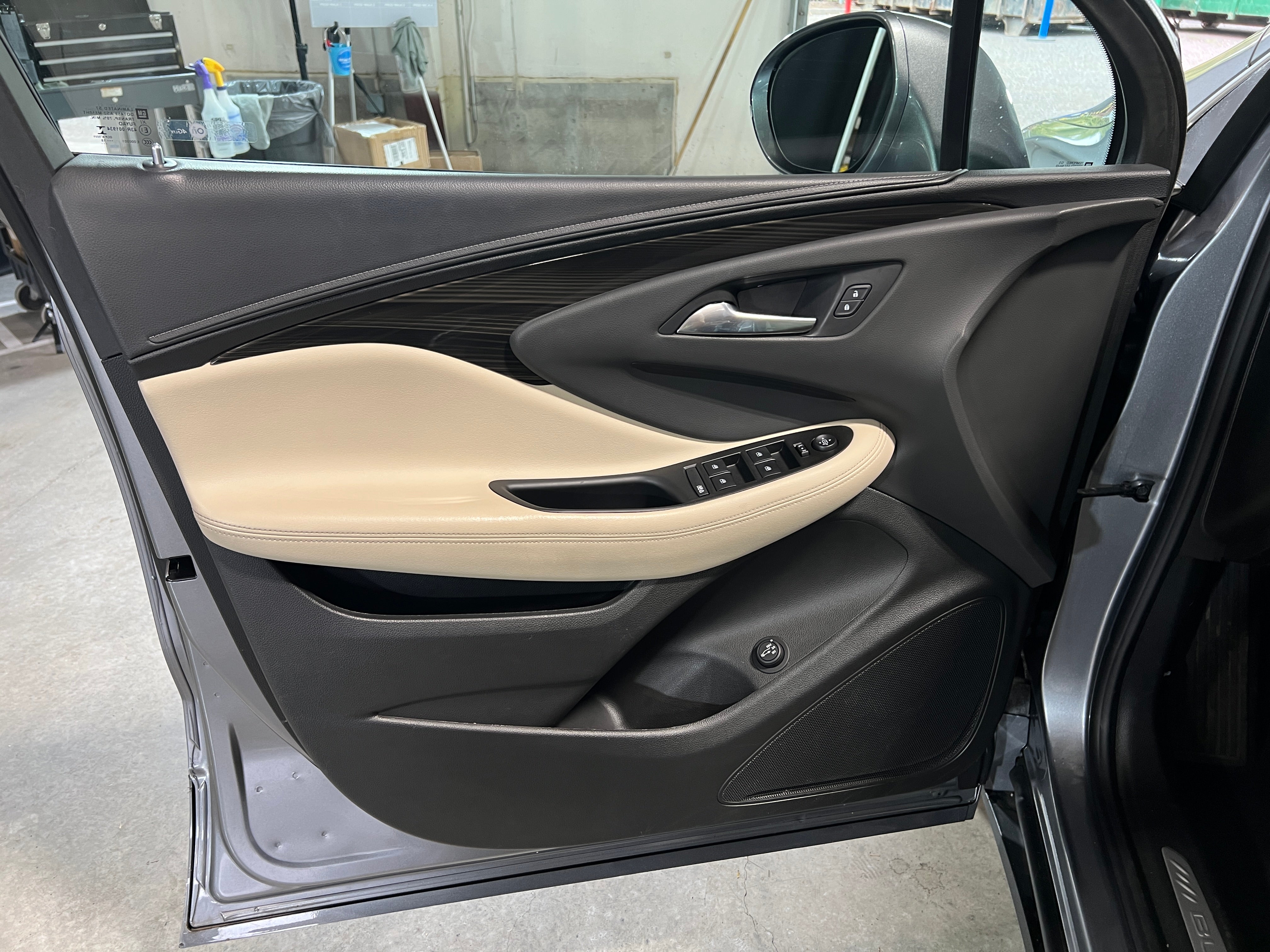 Used 2019 Buick Envision Preferred with VIN LRBFXBSA0KD013834 for sale in Oak Creek, WI