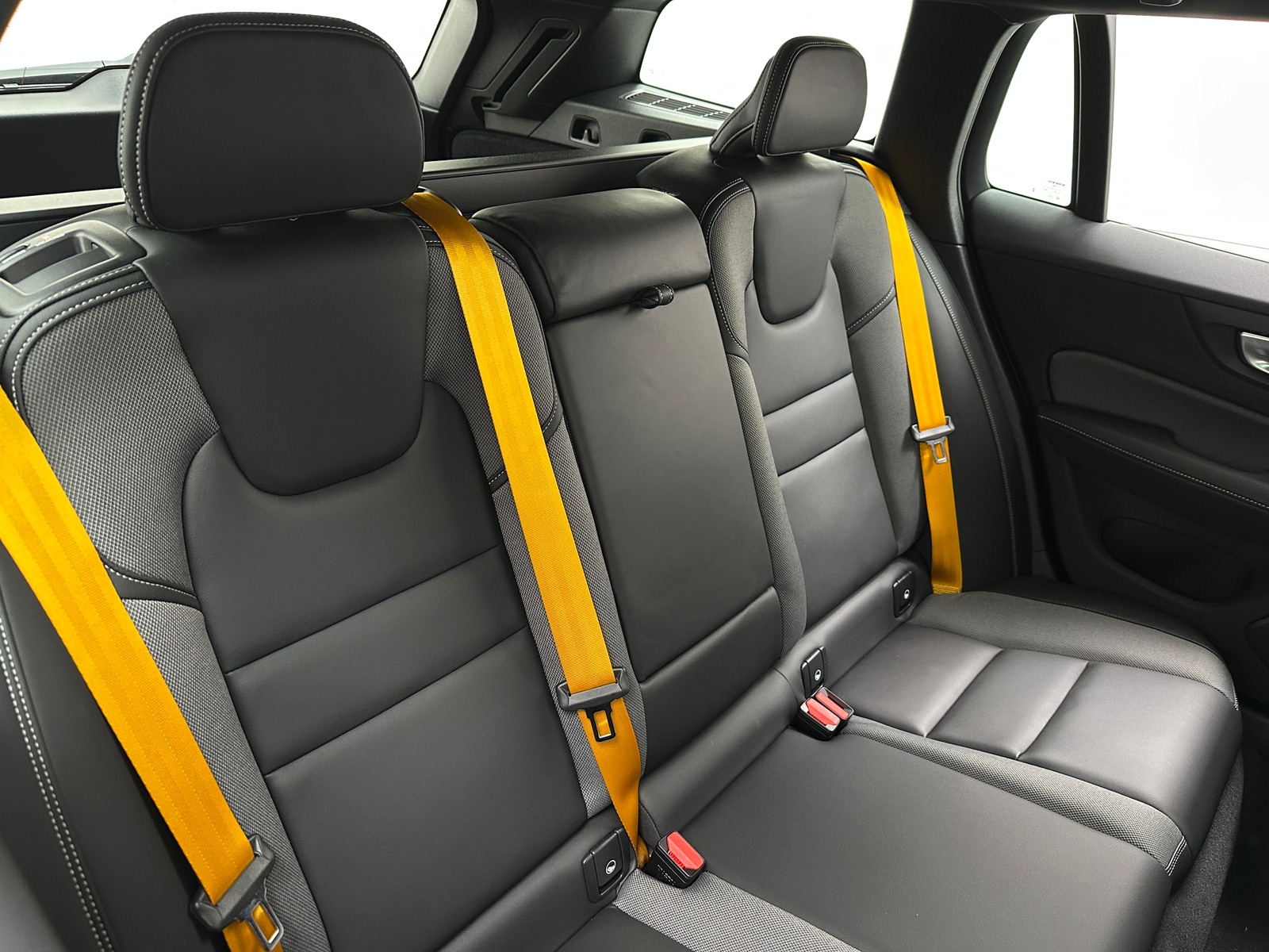 Thumbnail: 2024 Volvo V60 - 5
