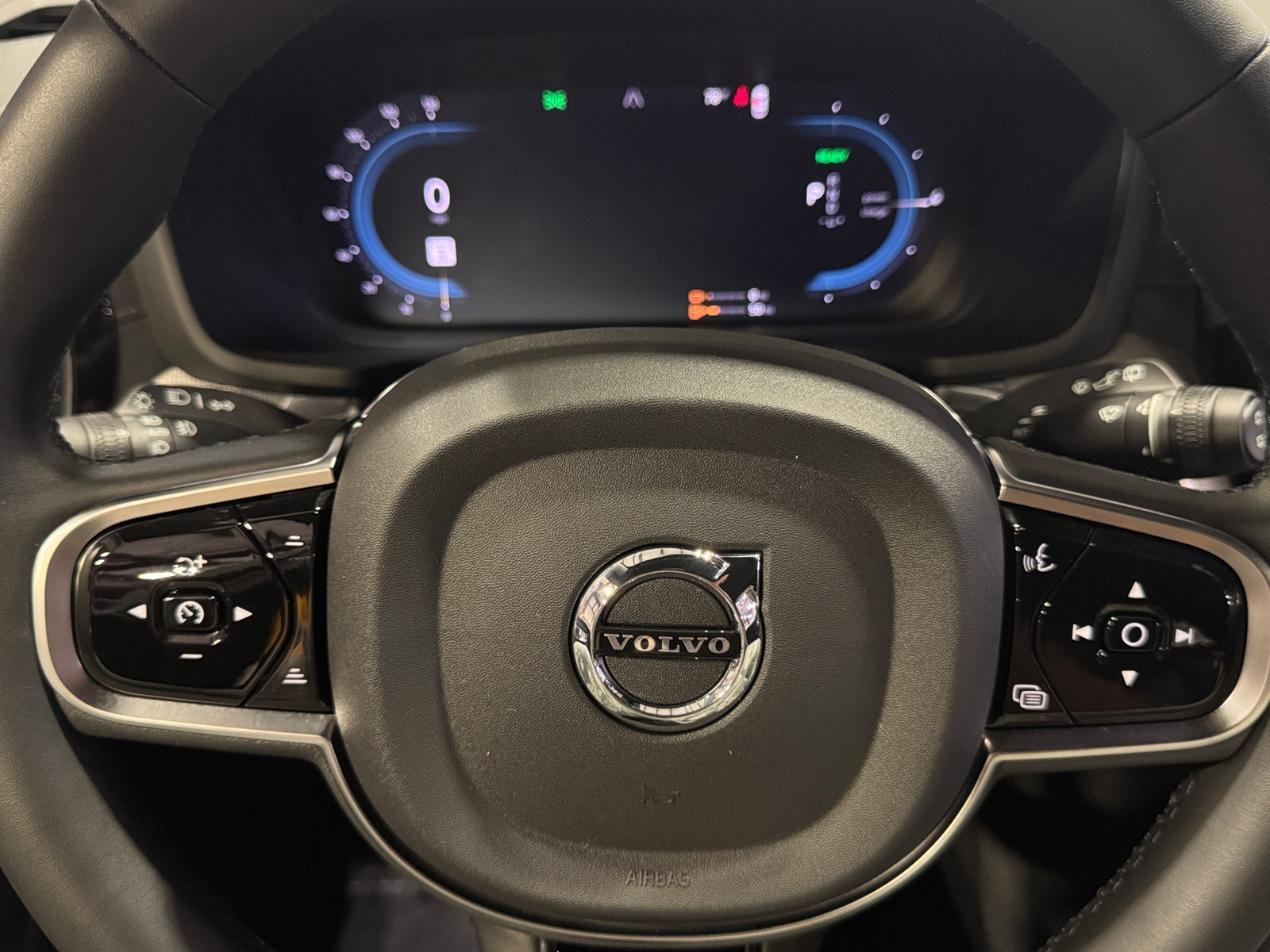 Thumbnail: 2024 Volvo V60 - 4