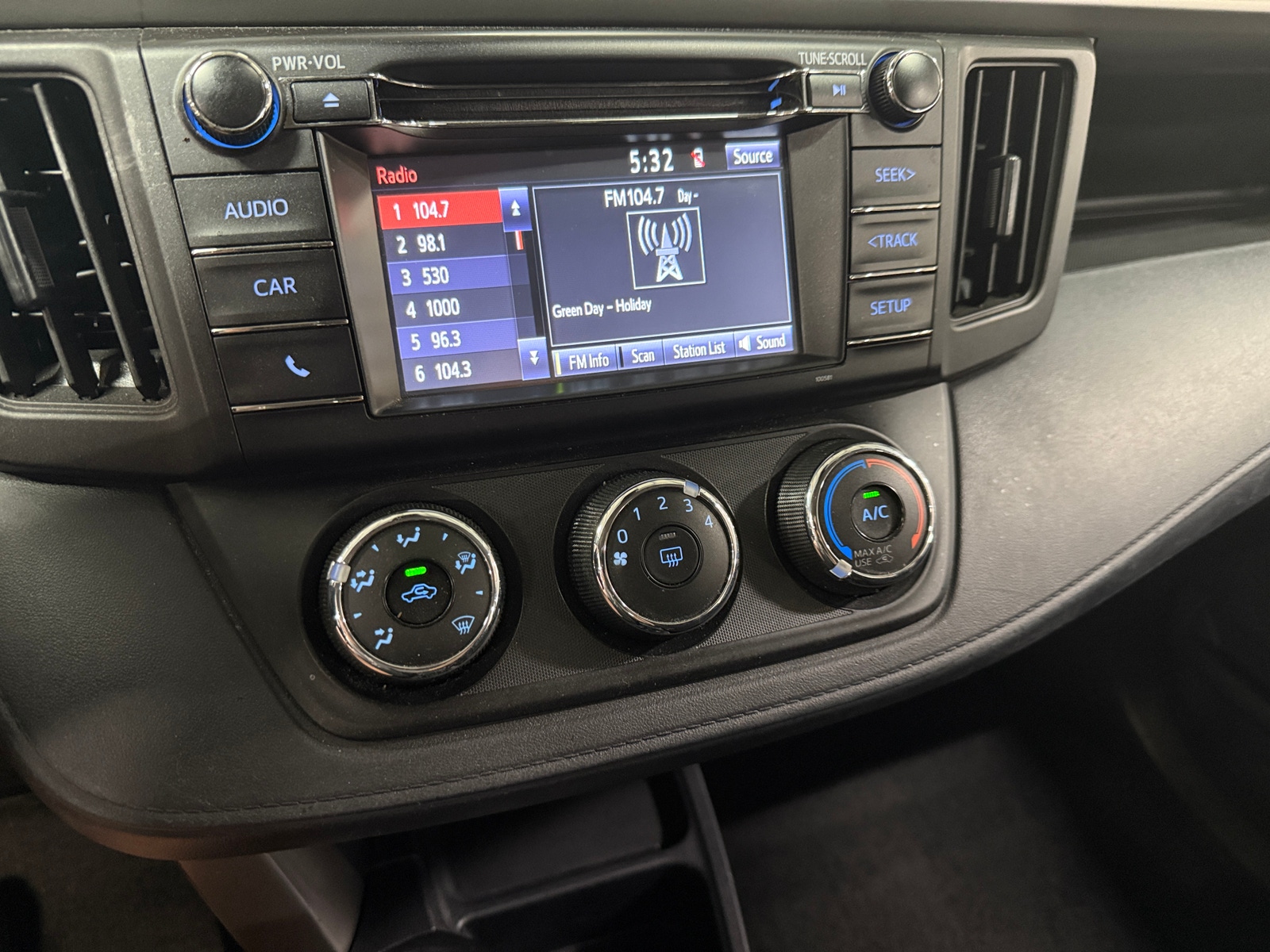 Thumbnail: 2018 Toyota RAV4 - 4