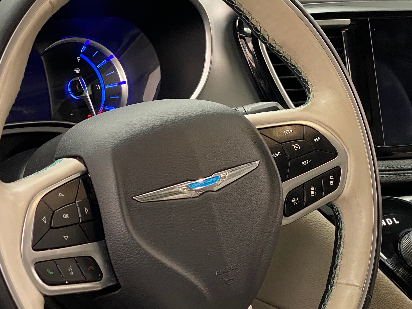 Thumbnail: 2018 Chrysler Pacifica - 4