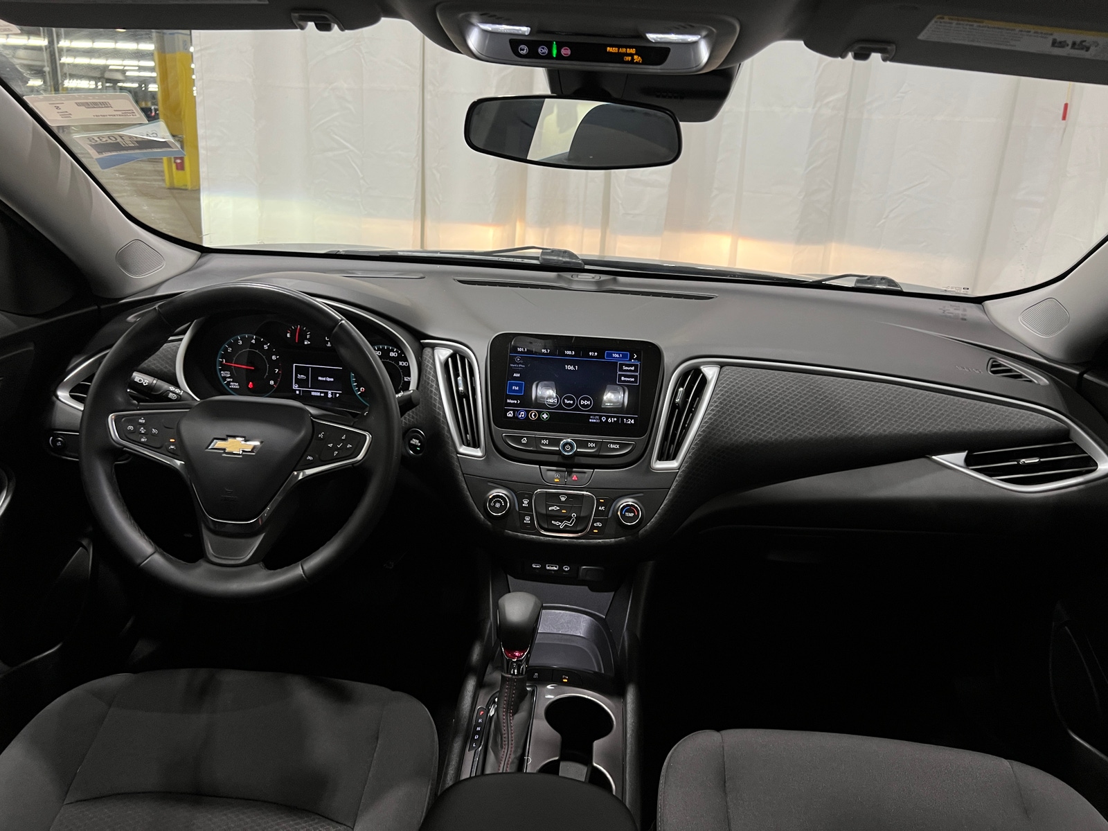 Thumbnail: 2023 Chevrolet Malibu - 3