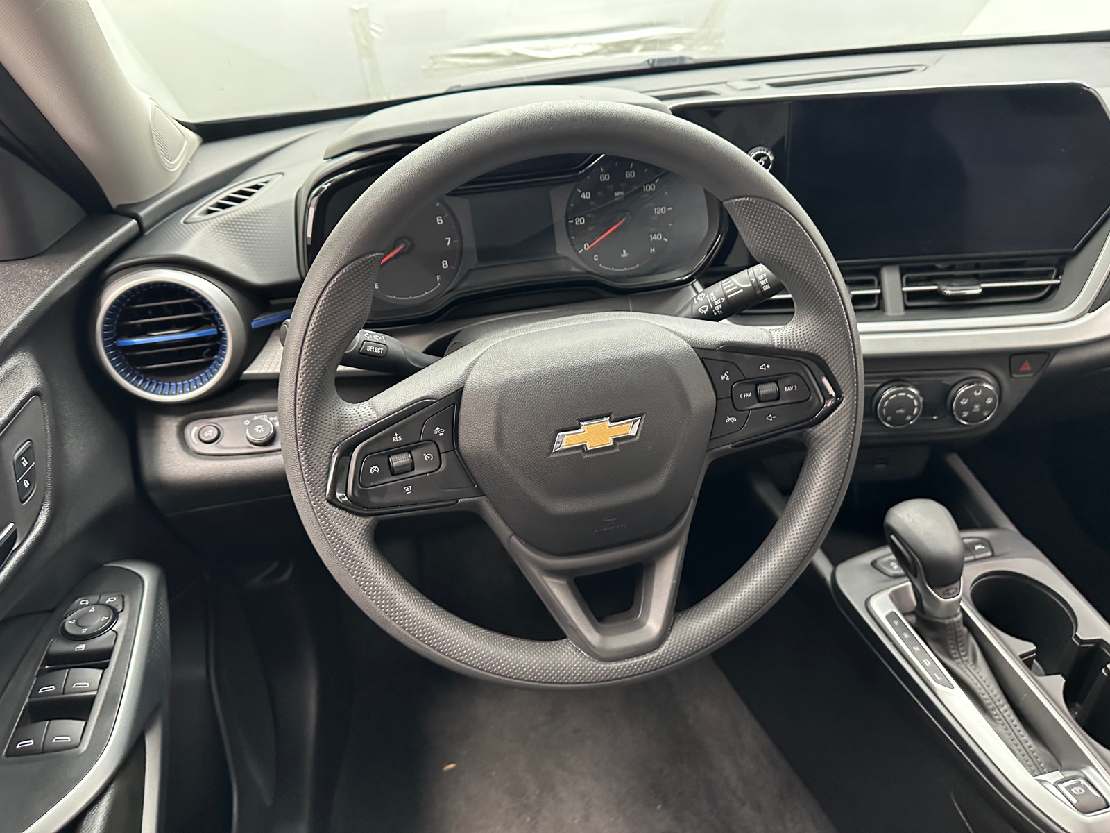 Thumbnail: 2025 Chevrolet Trax - 5