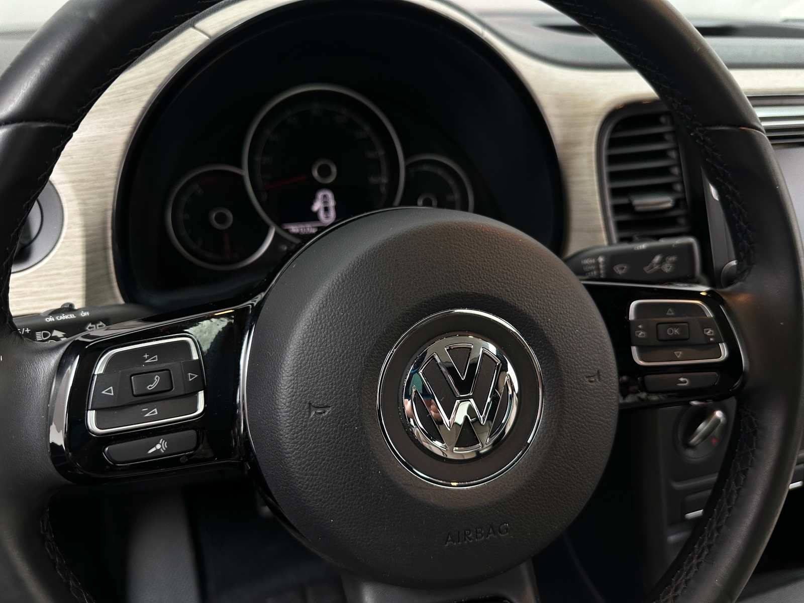 Thumbnail: 2018 Volkswagen Beetle - 5