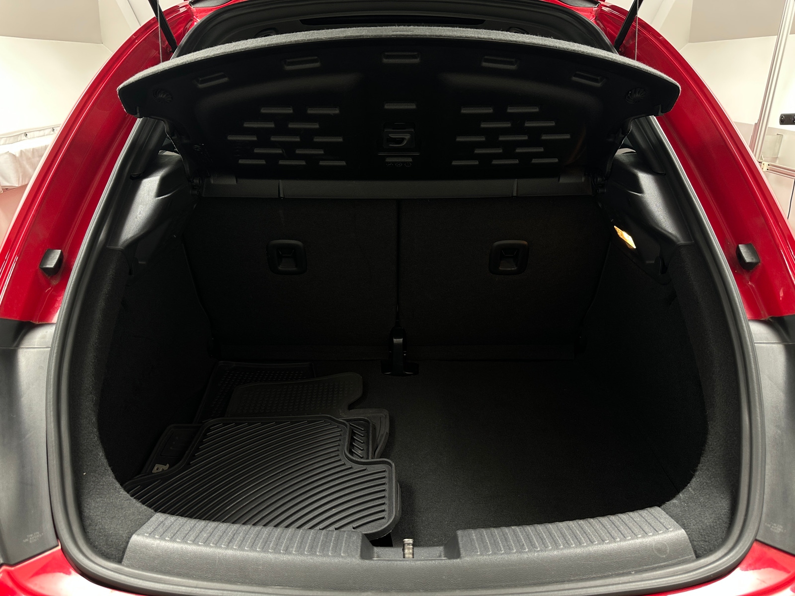 Thumbnail: 2018 Volkswagen Beetle - 7