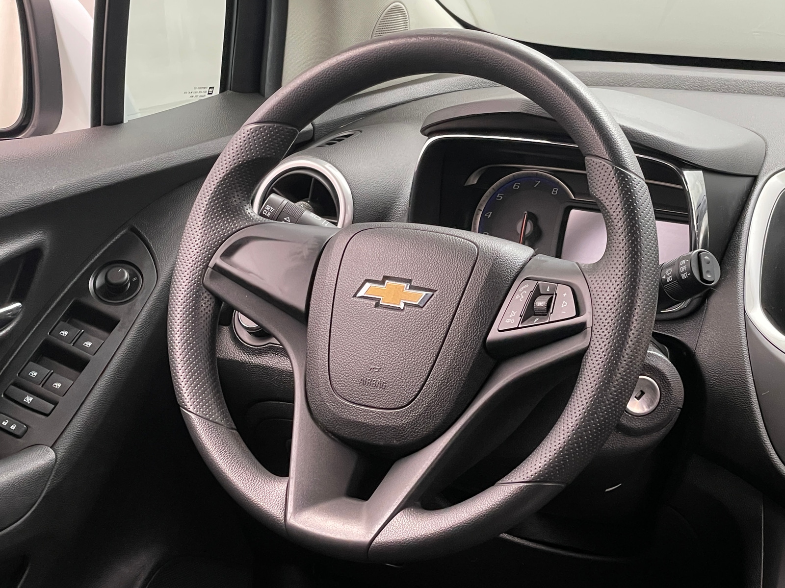 Thumbnail: 2016 Chevrolet Trax - 5