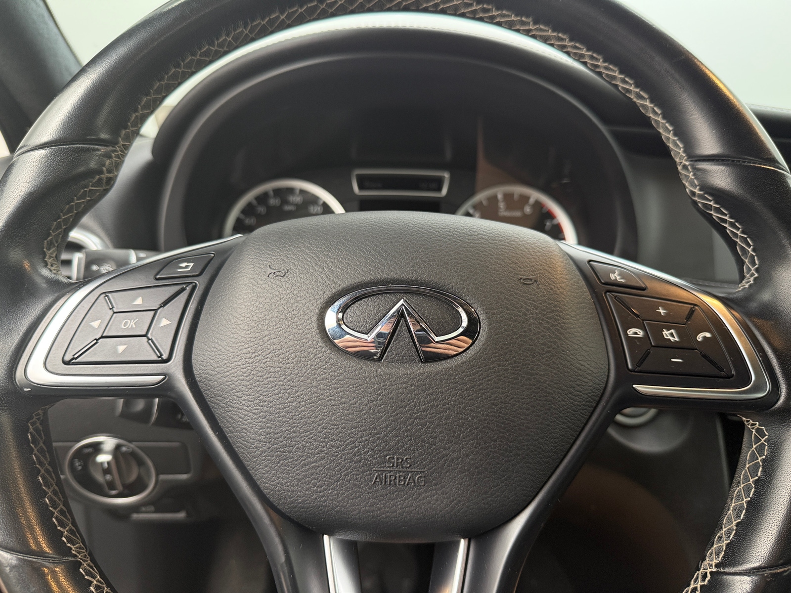 Thumbnail: 2018 INFINITI QX30 - 4