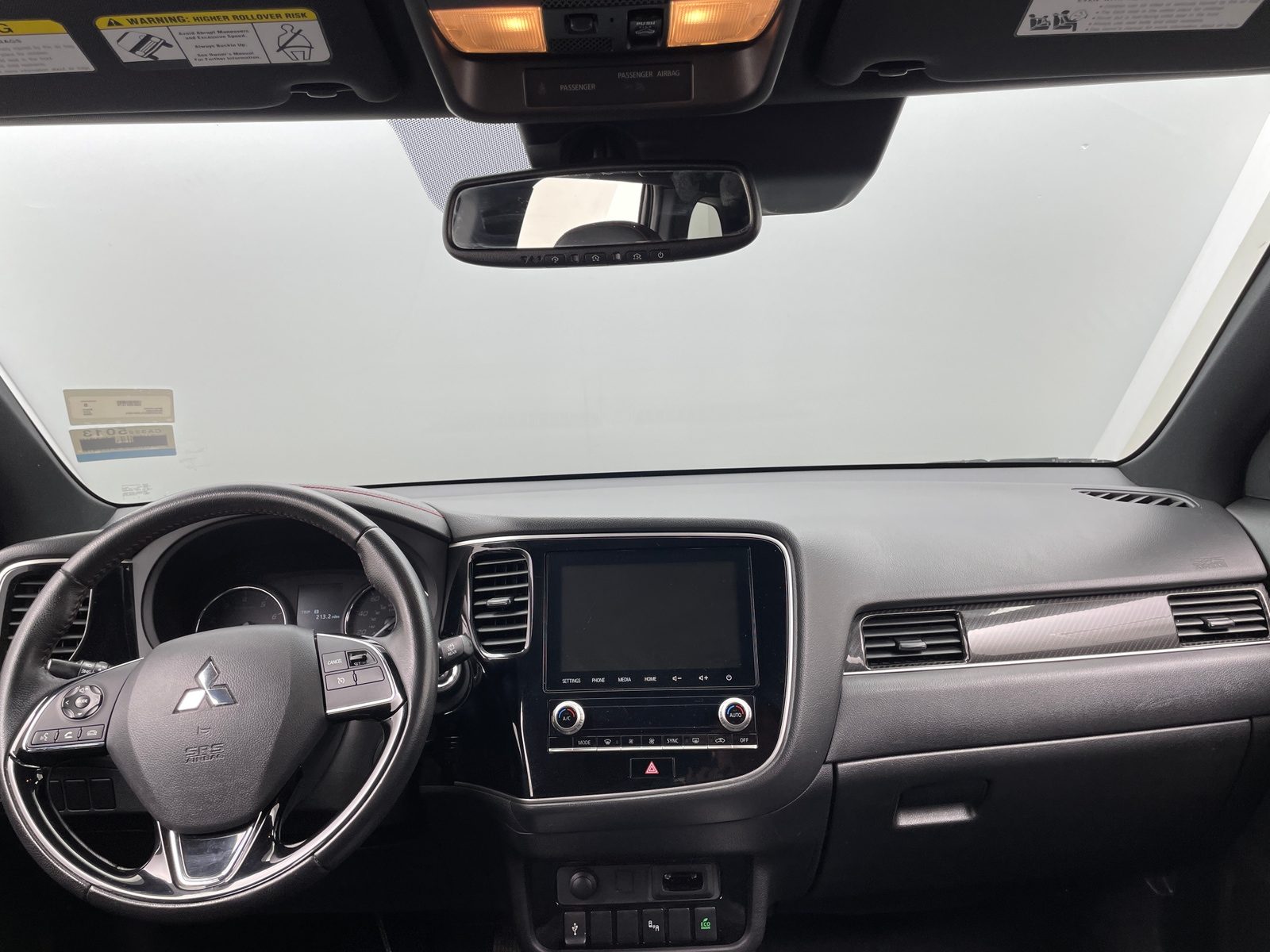 Thumbnail: 2020 Mitsubishi Outlander - 3