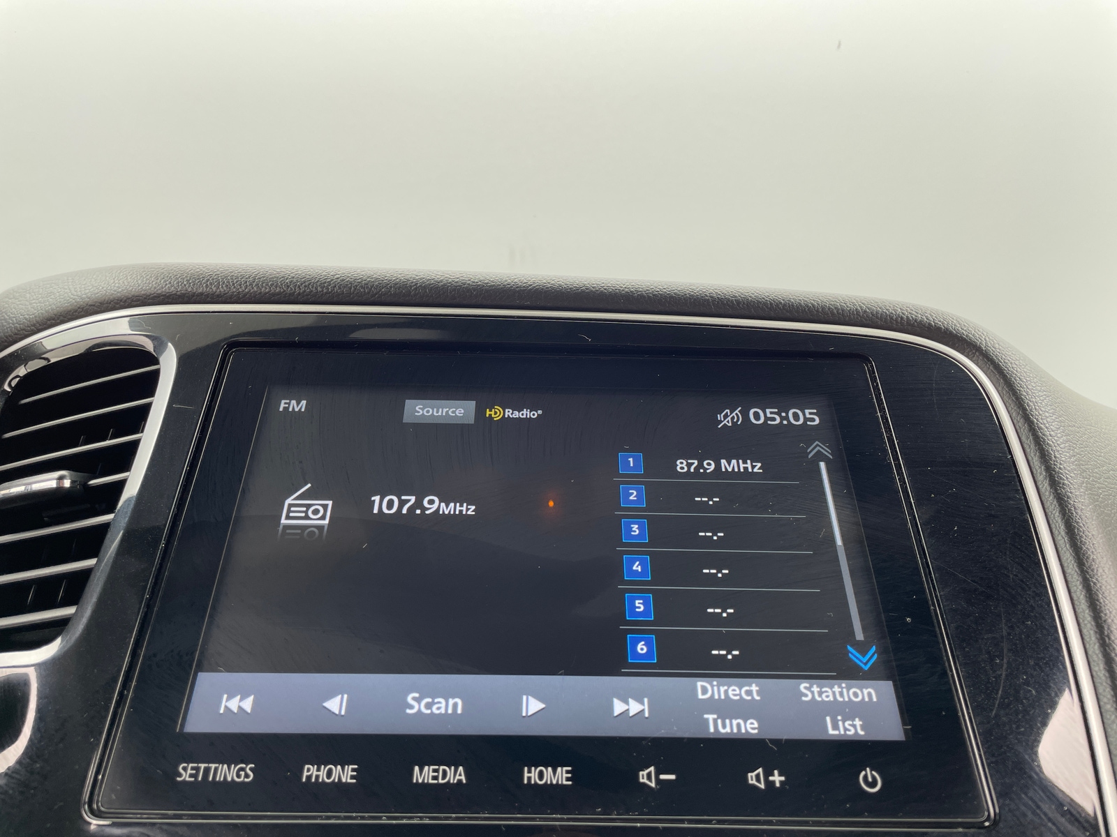 Thumbnail: 2020 Mitsubishi Outlander - 4