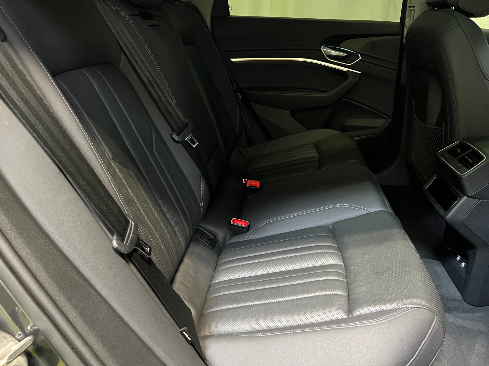 Thumbnail: 2020 Audi e-tron S - 5