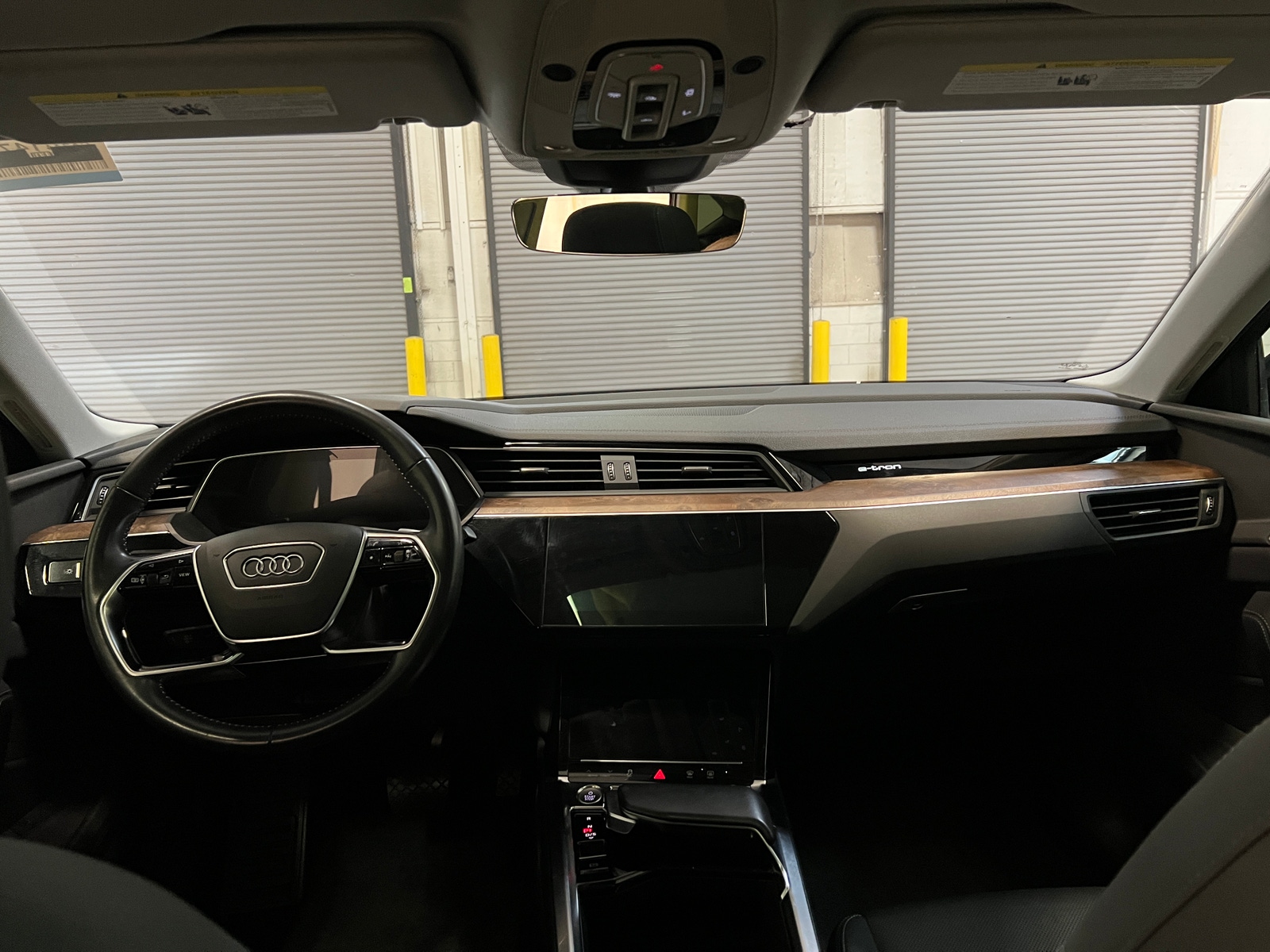 Thumbnail: 2020 Audi e-tron S - 2