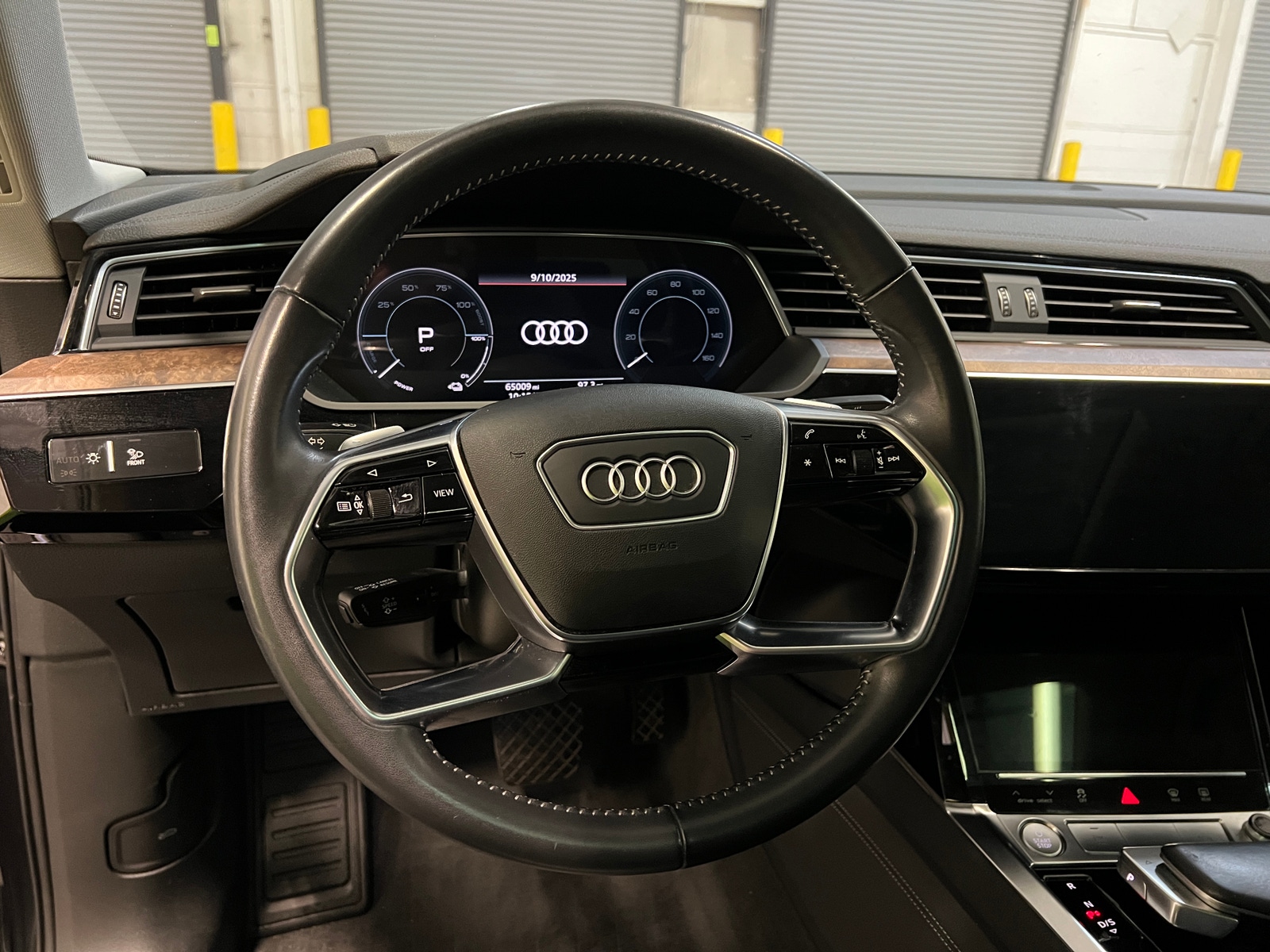 Thumbnail: 2020 Audi e-tron S - 4