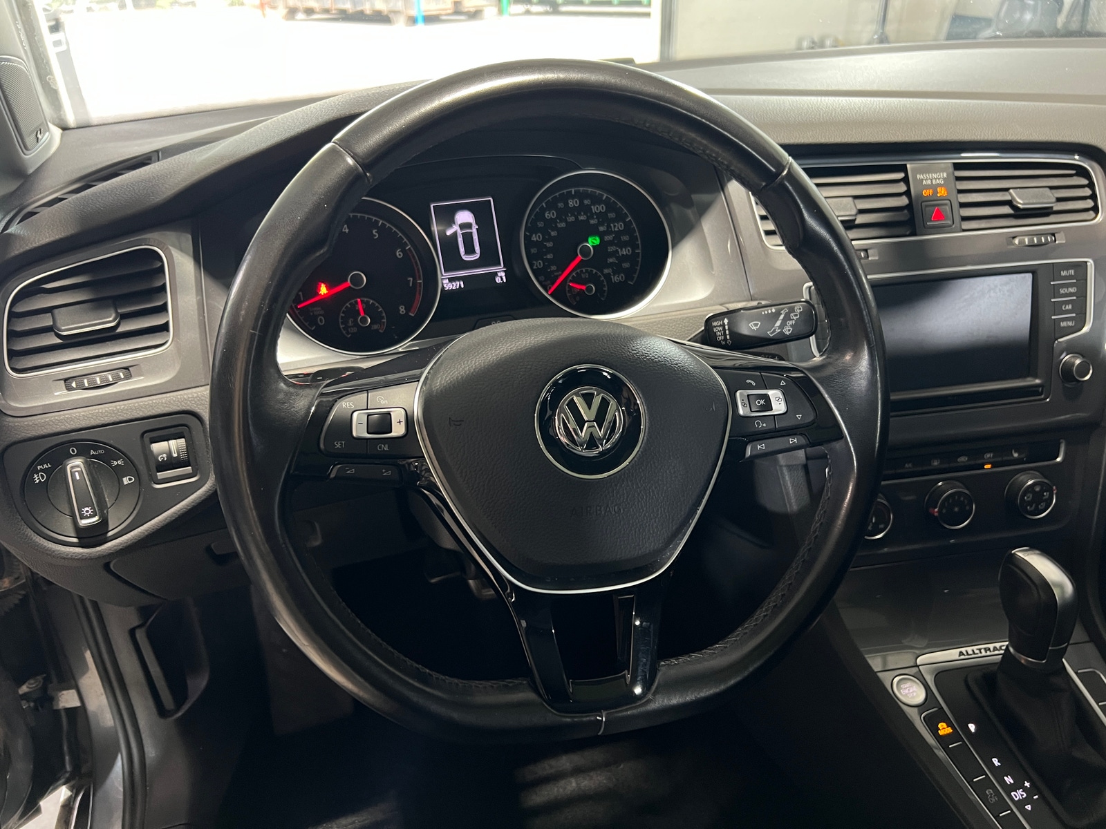 Thumbnail: 2017 Volkswagen Golf - 4