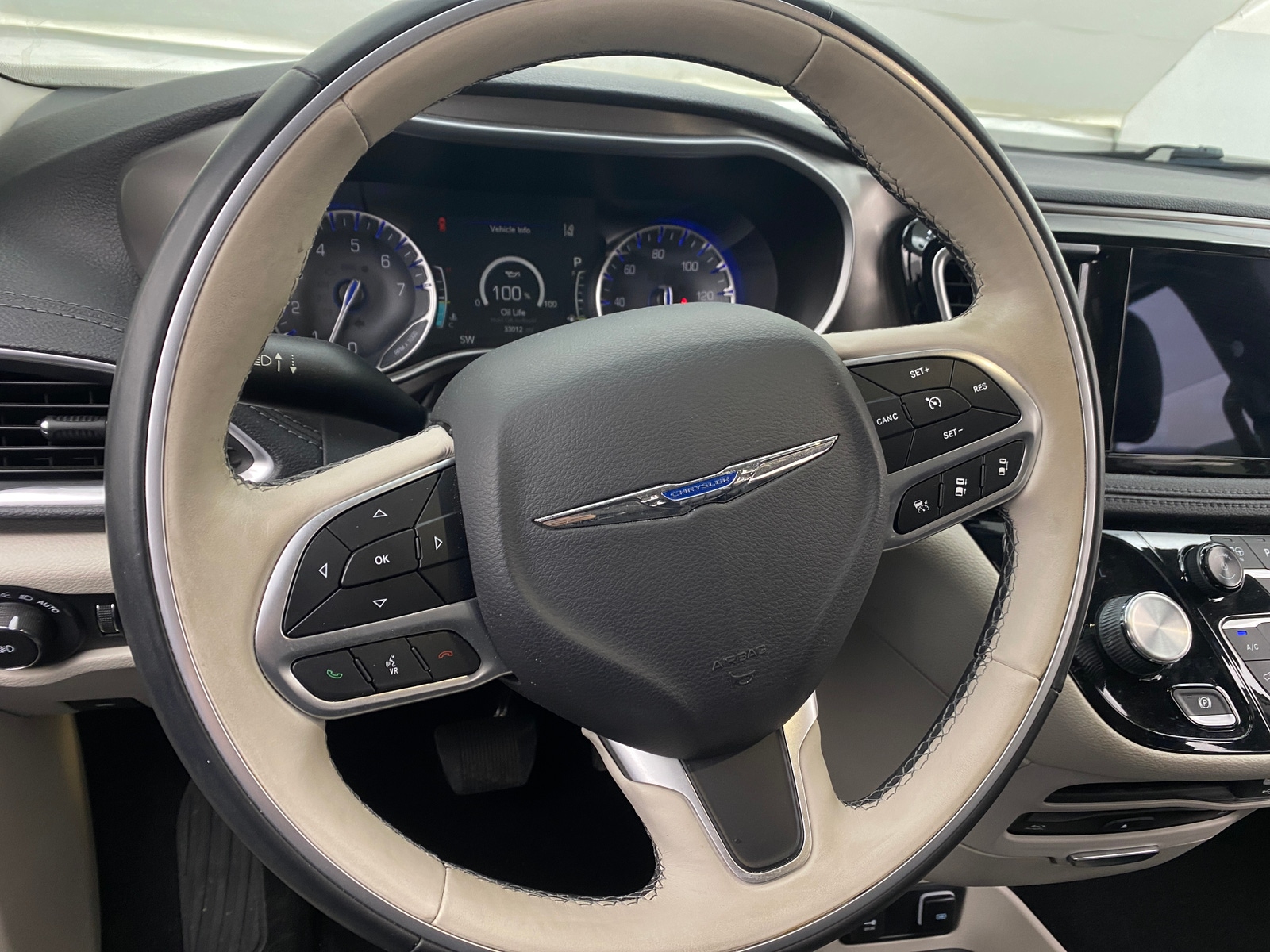 Thumbnail: 2018 Chrysler Pacifica - 4