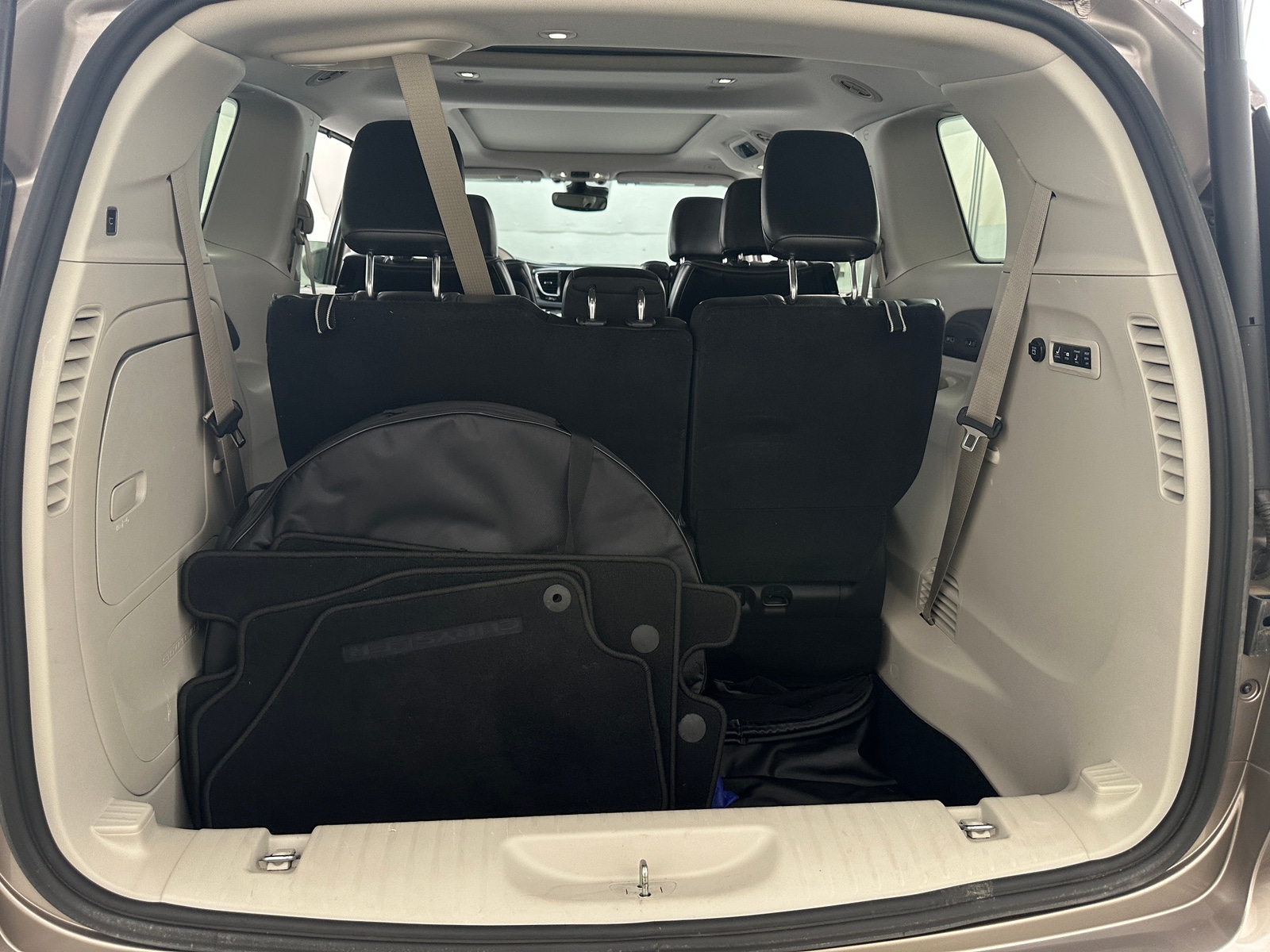 Thumbnail: 2018 Chrysler Pacifica - 6