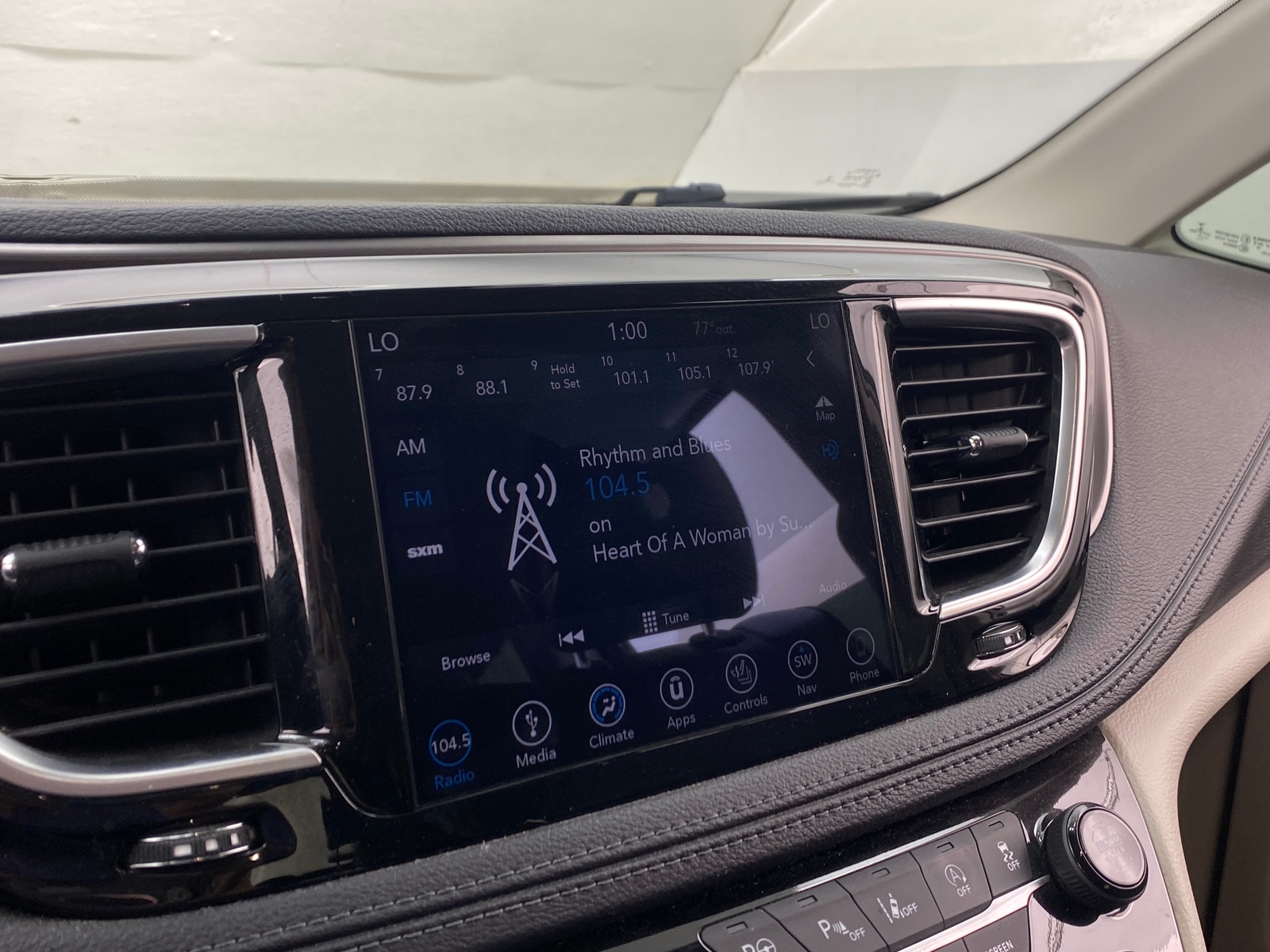 Thumbnail: 2018 Chrysler Pacifica - 3